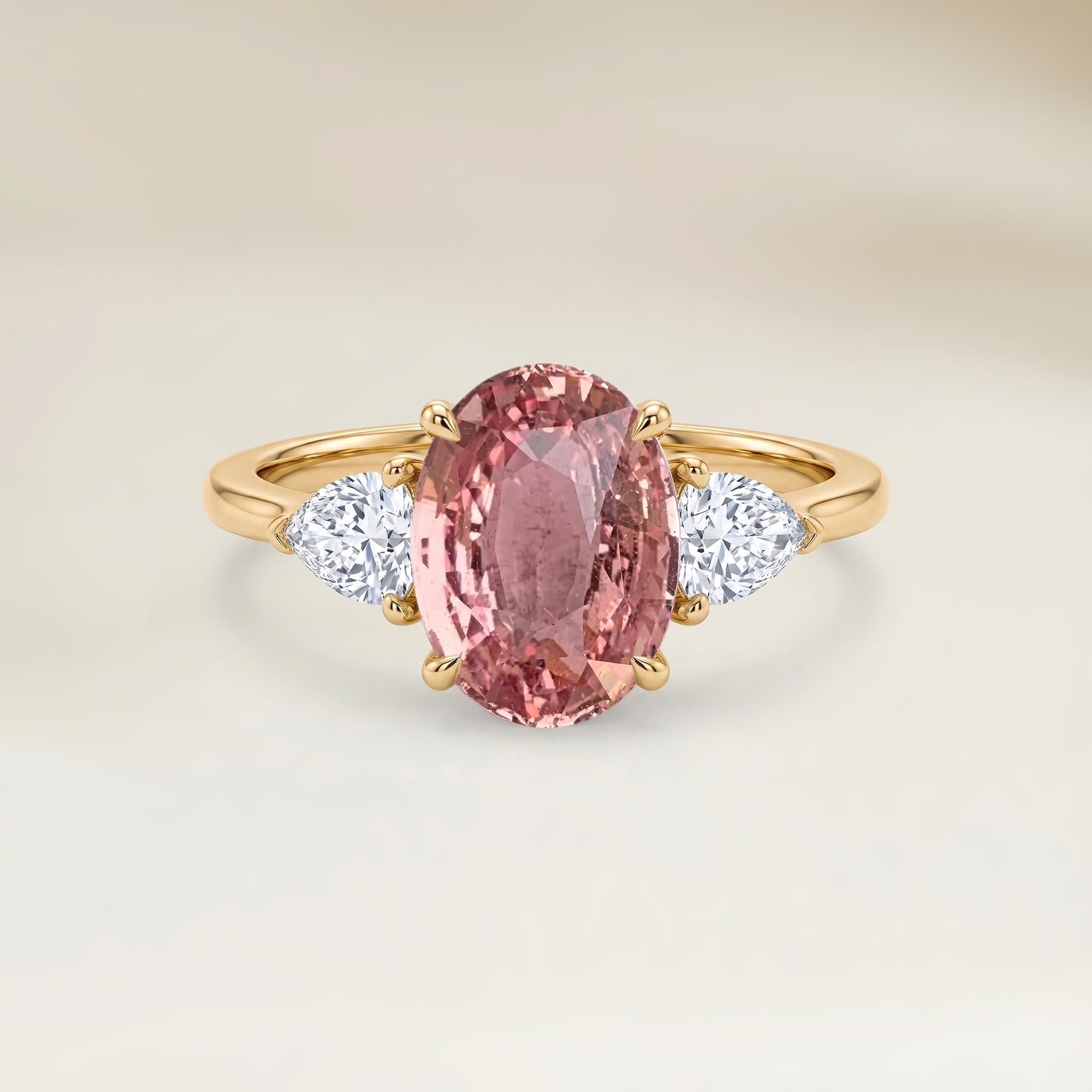 Bague Epaulé Saphir Padparadscha Ovale de 2,02ct — Or Jaune 18k - vue principale