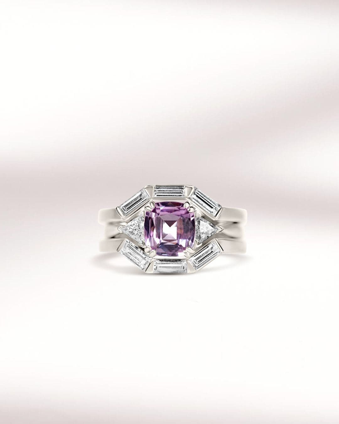Alliance de mariage avec saphir violet