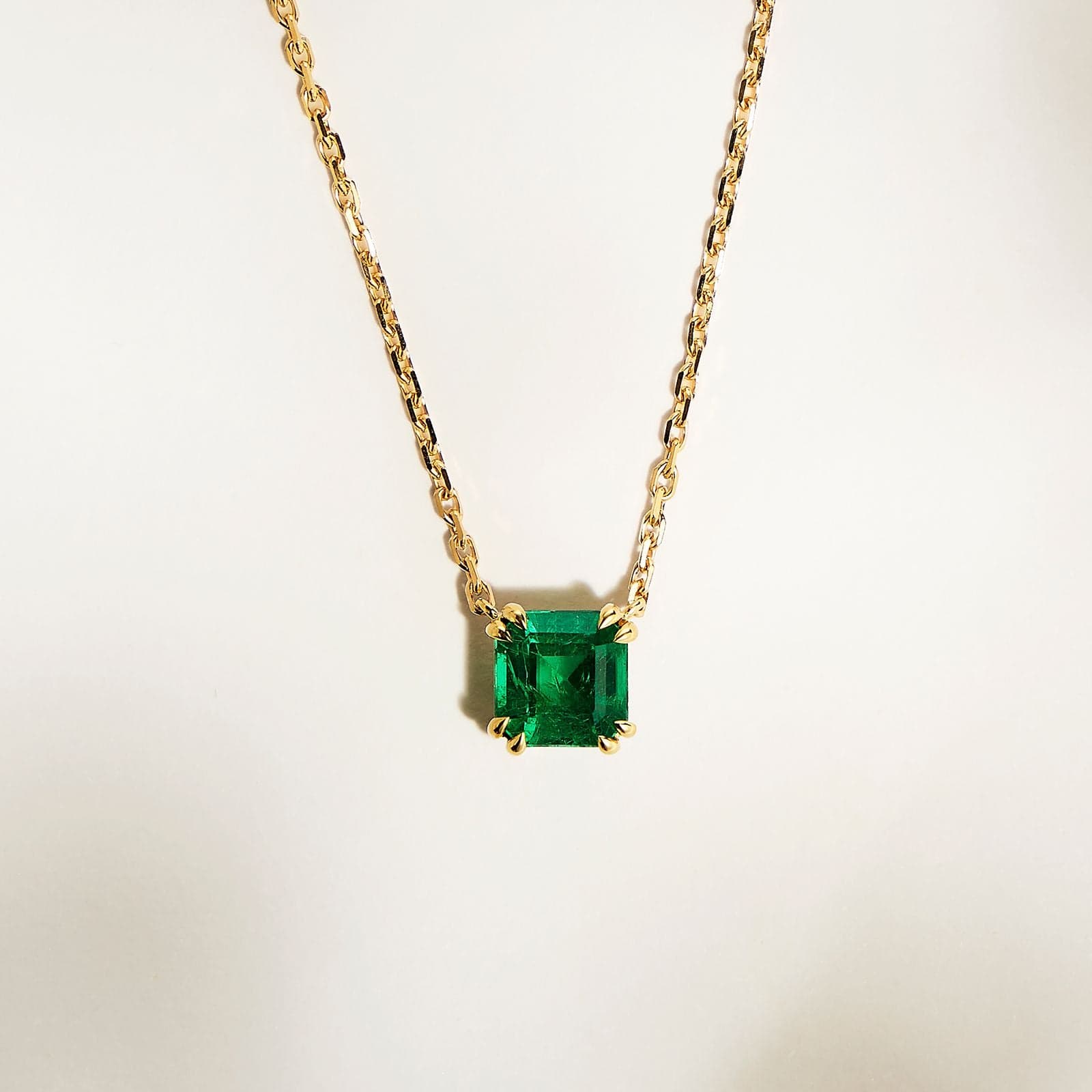 Collier émeraude de Zambie, 1,03 ct, or jaune