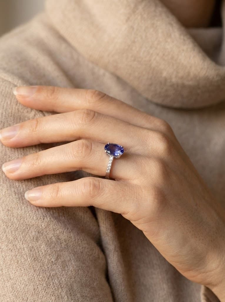 Bague de fiançailles avec Saphir Violet