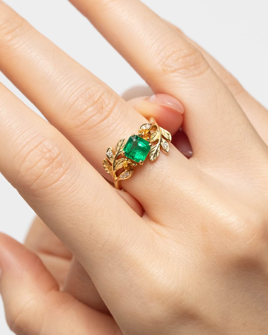 bague florale emeraude