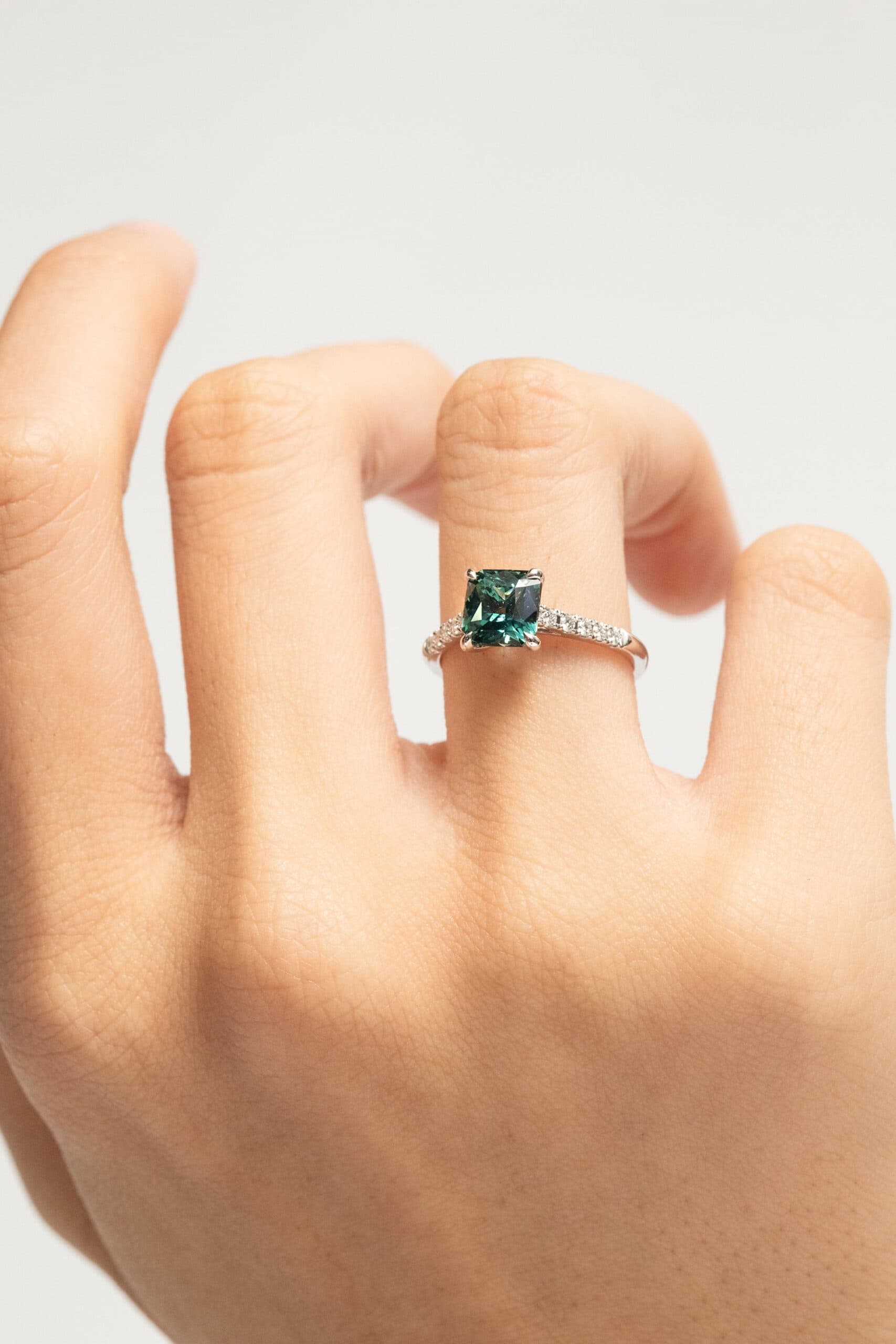 solitaire teal carré pavage diamants