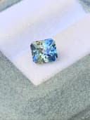 Bicolor-Saphir im Rechteckschliff, 2,03 ct