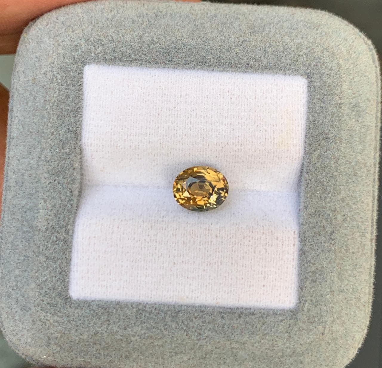 Bicolor-Saphir Oval 2,15 ct
