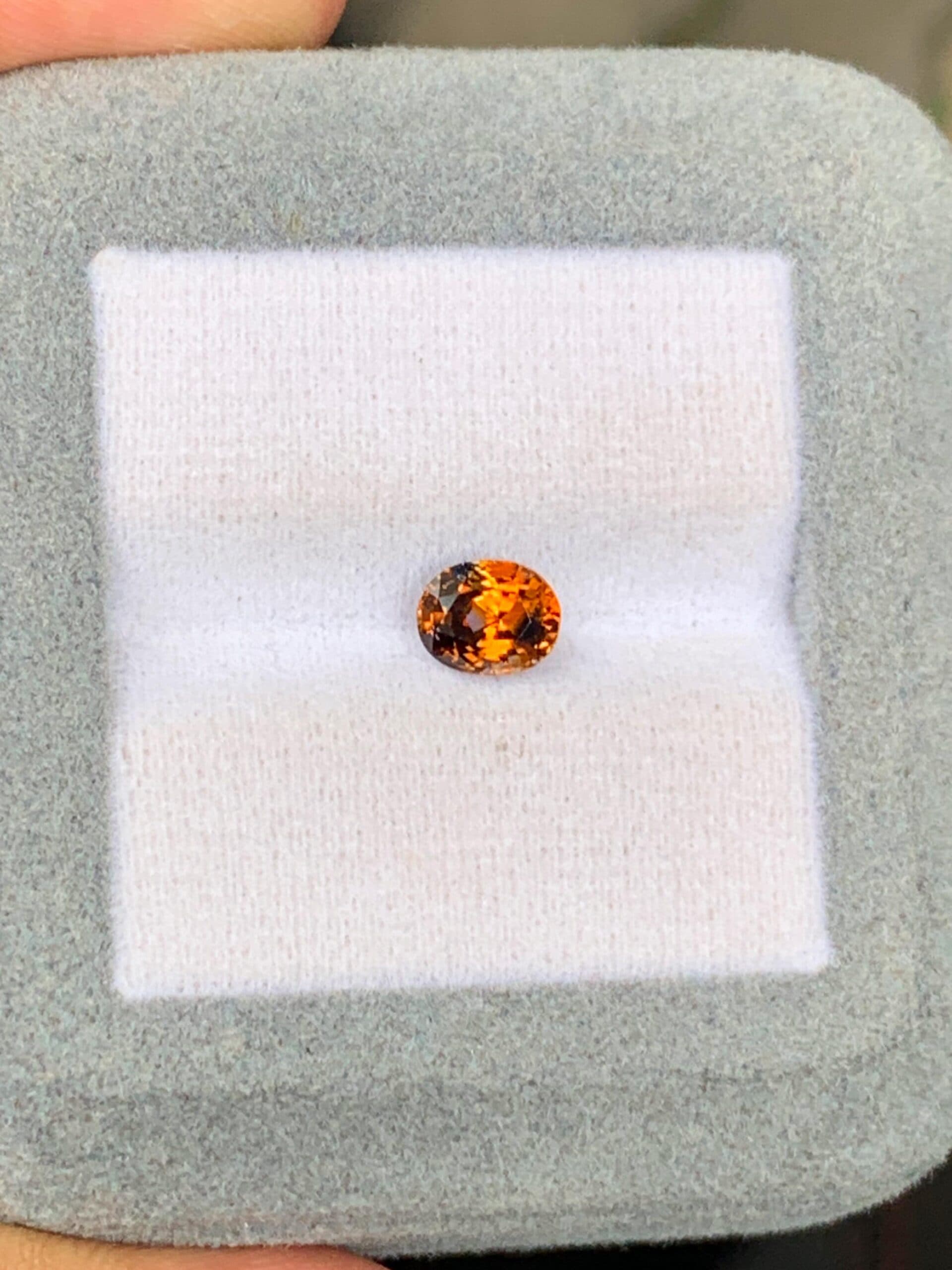 Bicolorer Ovaler Saphir 1,13 ct