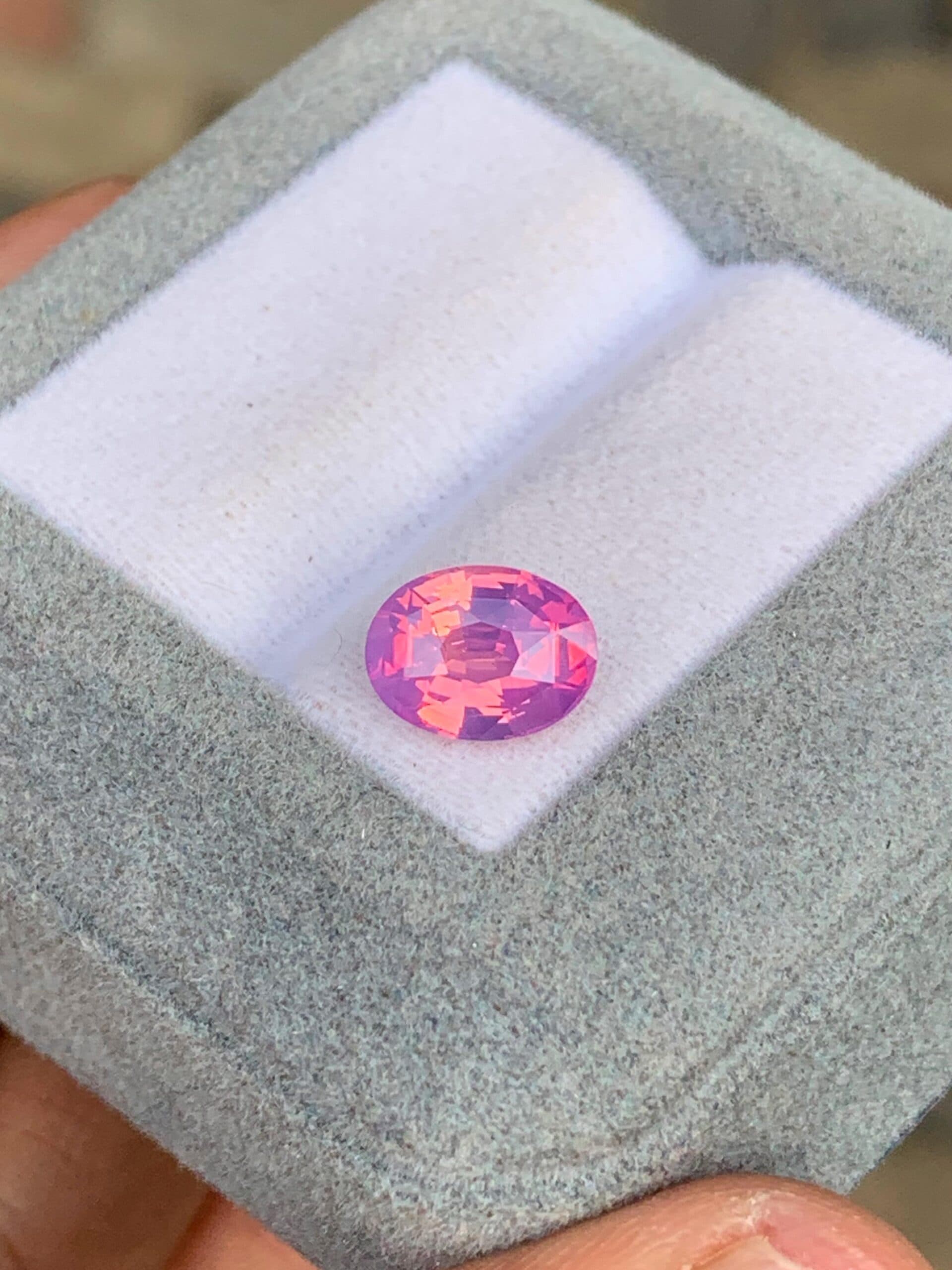 Bi-Color Oval Sapphire 2.50ct