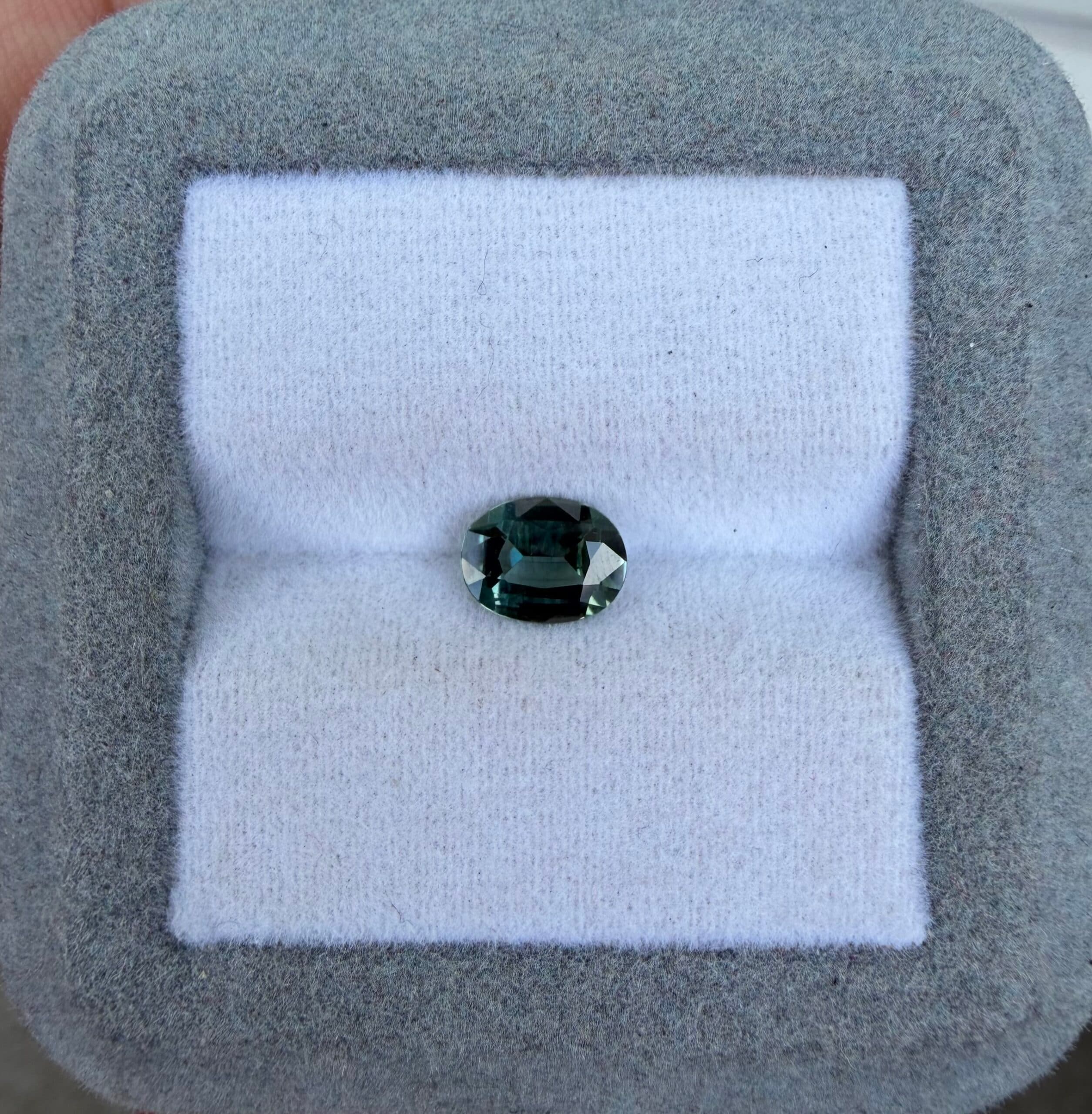 Teal-Saphir Oval 1,09 ct — Madagaskar