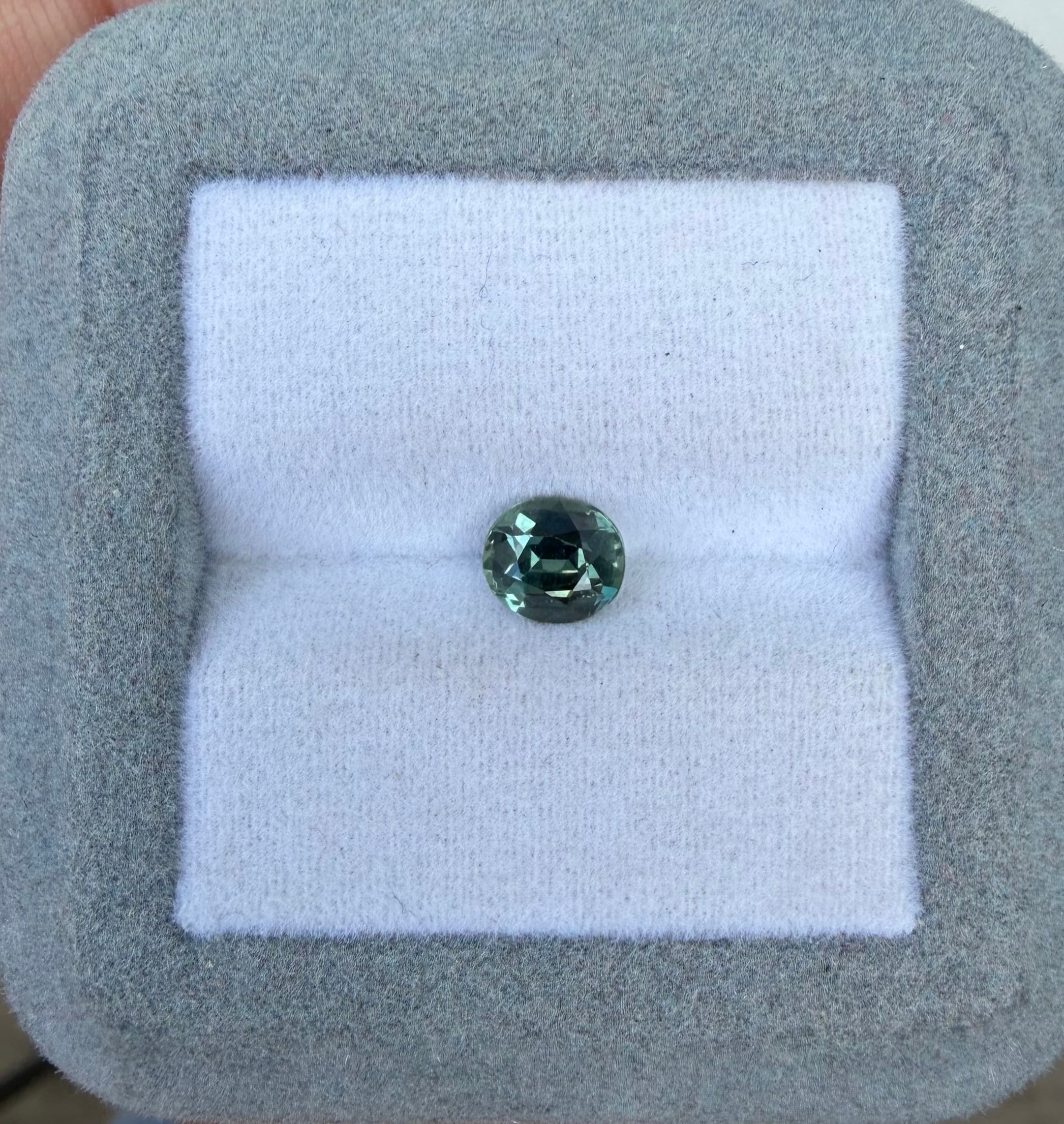 Teal-Saphir Oval 1,12 ct — Madagaskar