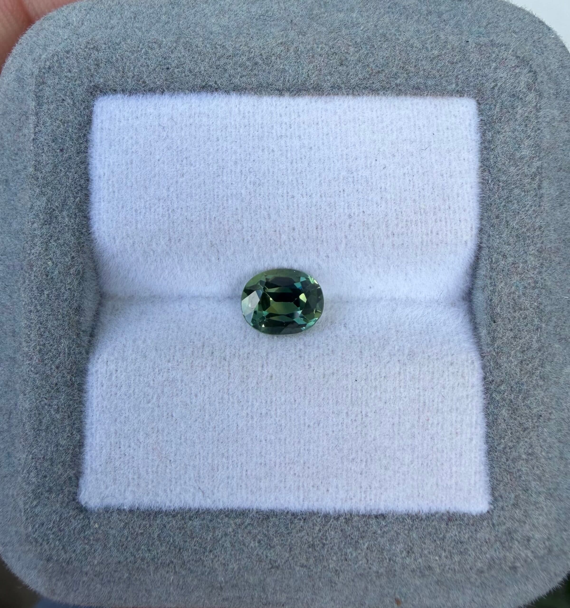 Teal-Saphir Oval 1,09 ct — Madagaskar, Unbehandelt (2)