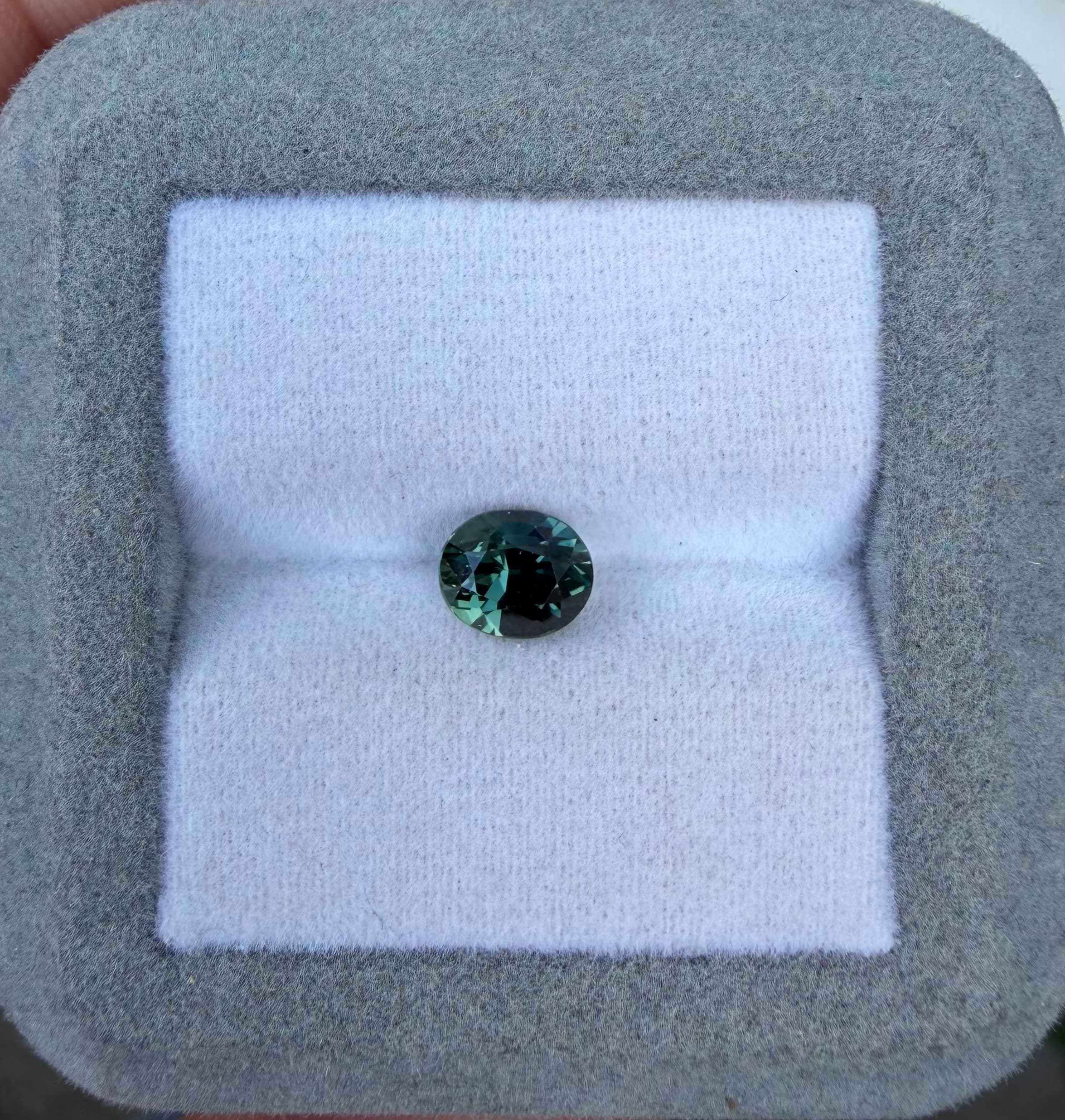 Teal-Saphir Oval 1,53 ct — Madagaskar
