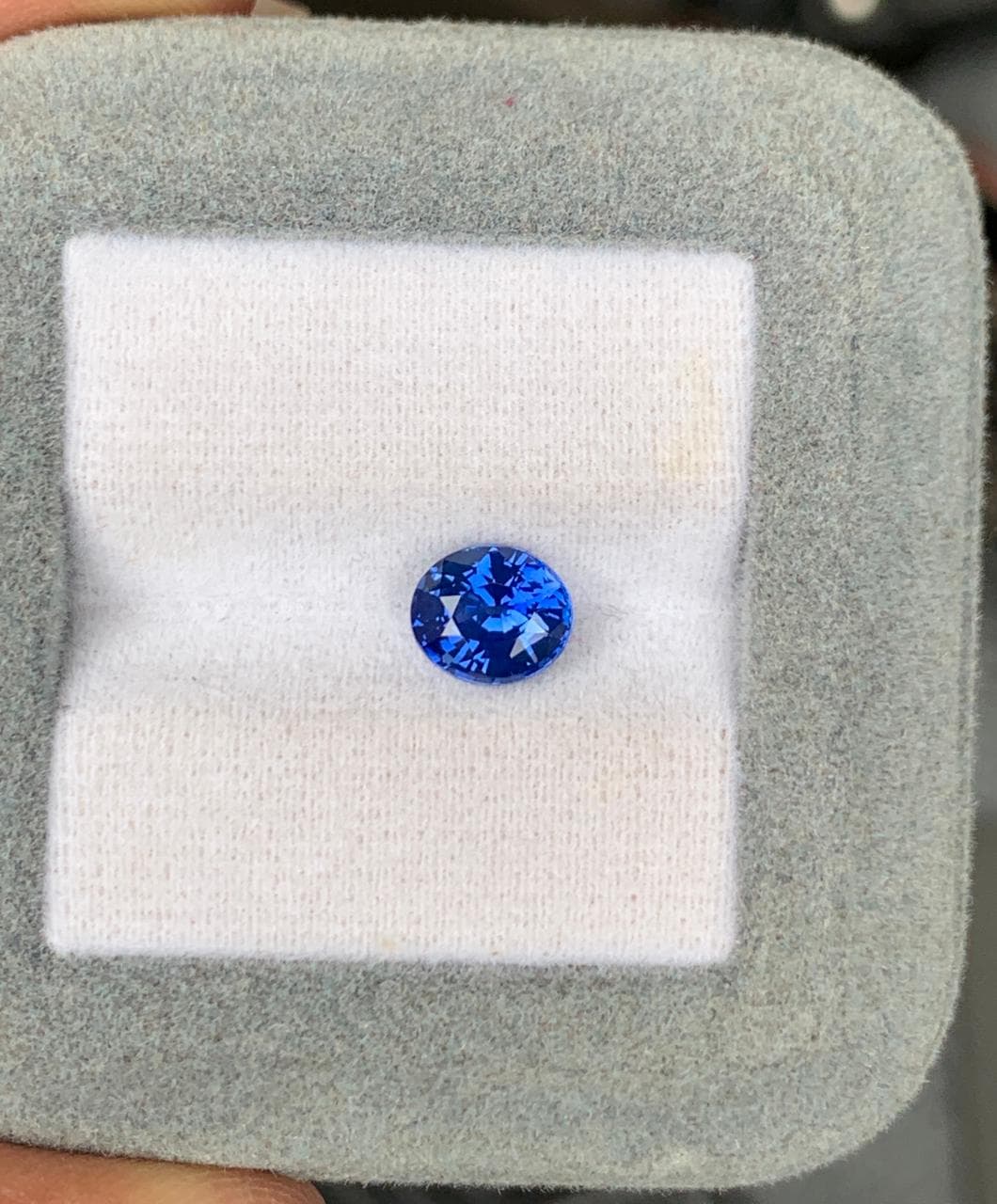 Blauer Ovaler Saphir 1,56ct — Erhitzt (3)