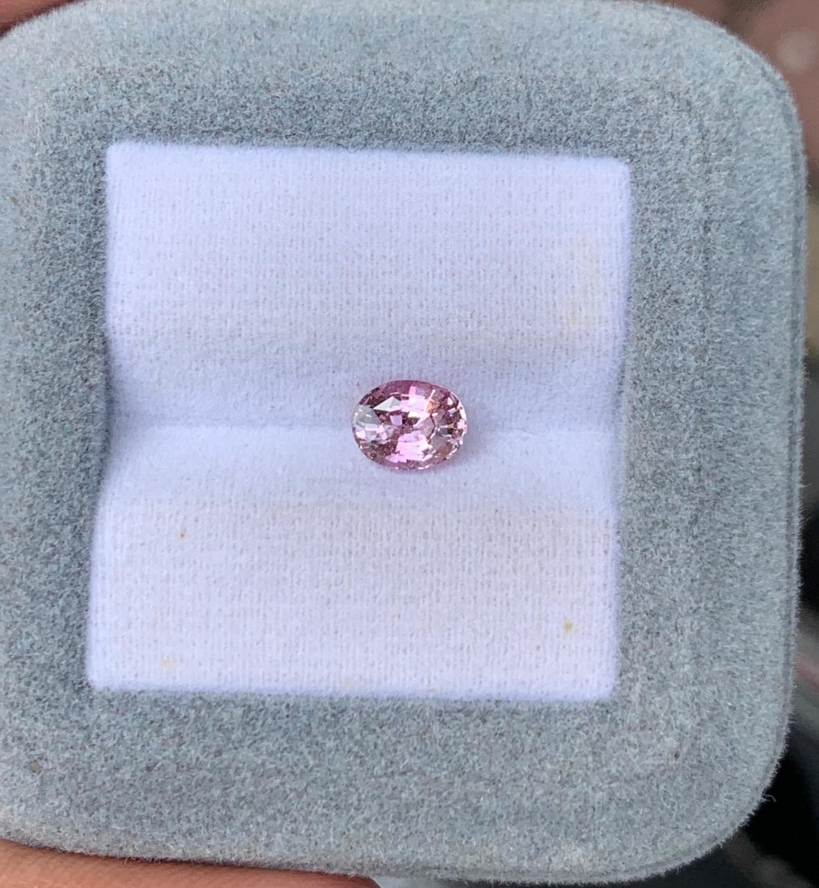 Safira Padparadscha Oval de 1,07ct — Sem Aquecimento
