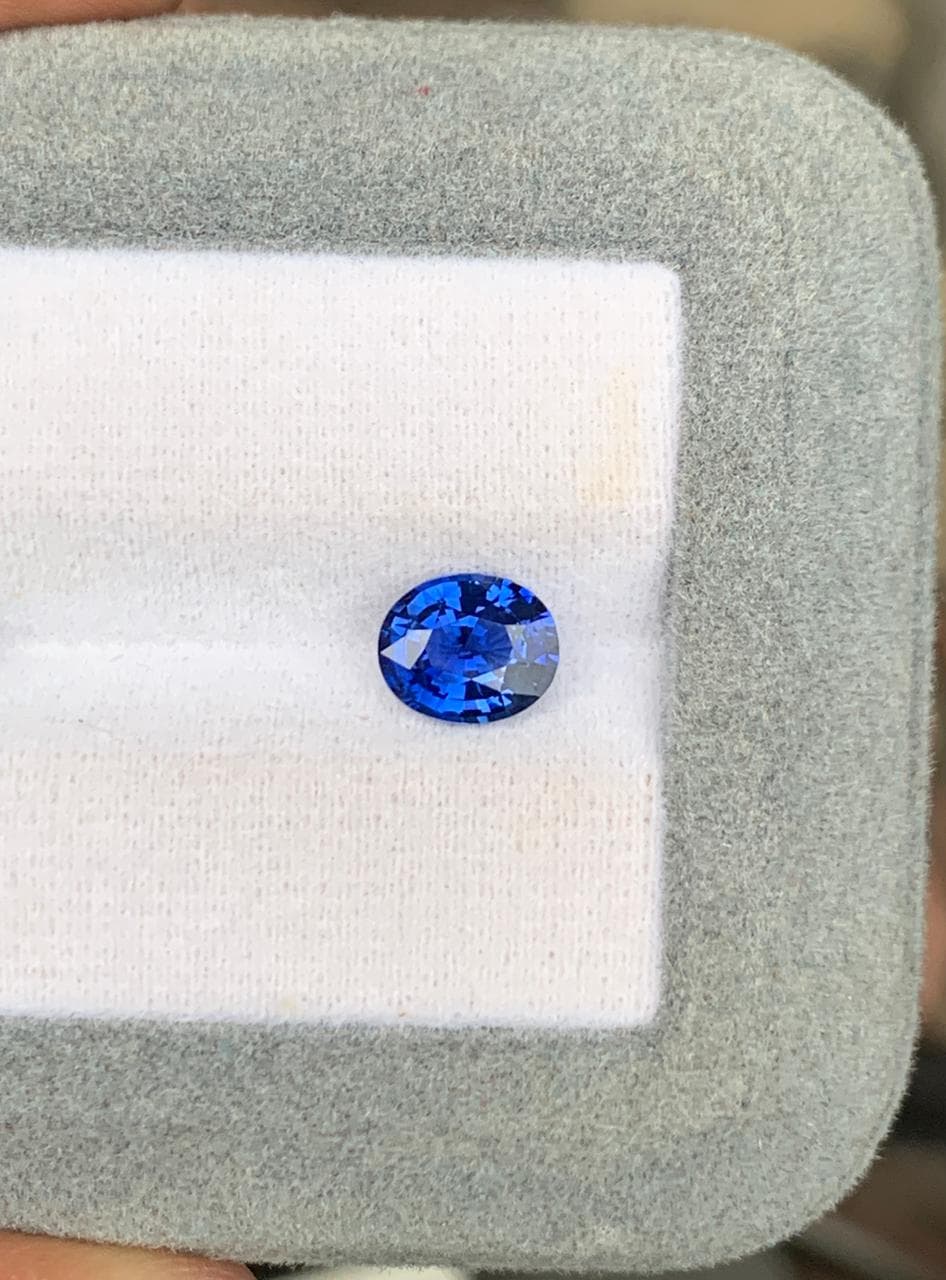 Blauer Saphir Oval 1,56 ct — Erhitzt