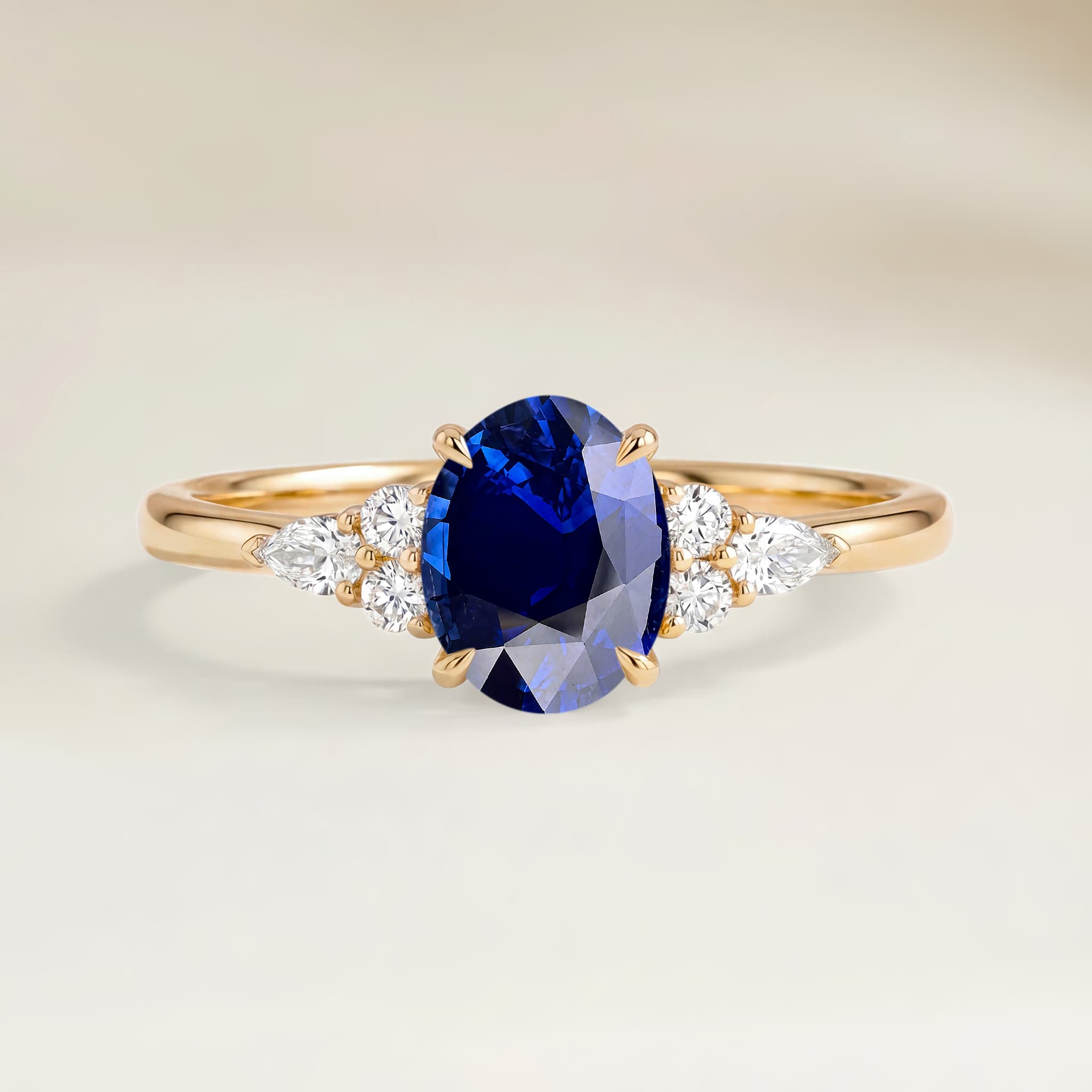 Bague Epaulé Saphir Bleu Ovale de 1,26ct — Or Jaune 18k - vue principale