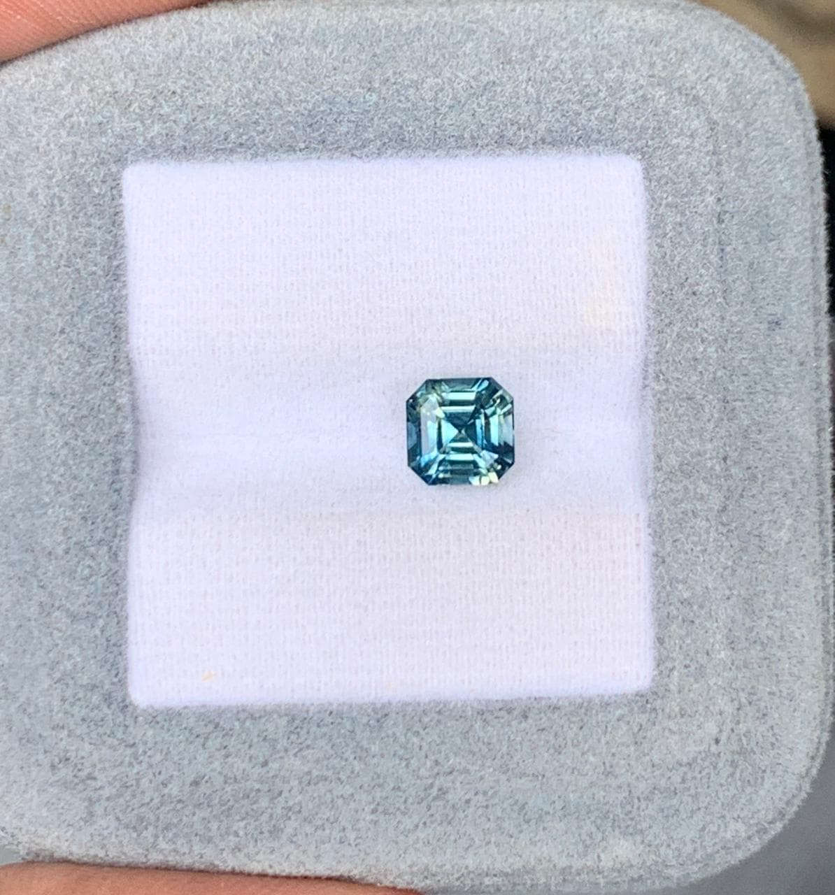 Bicolorer Saphir Rechteck 2,06 ct — Erhitzt