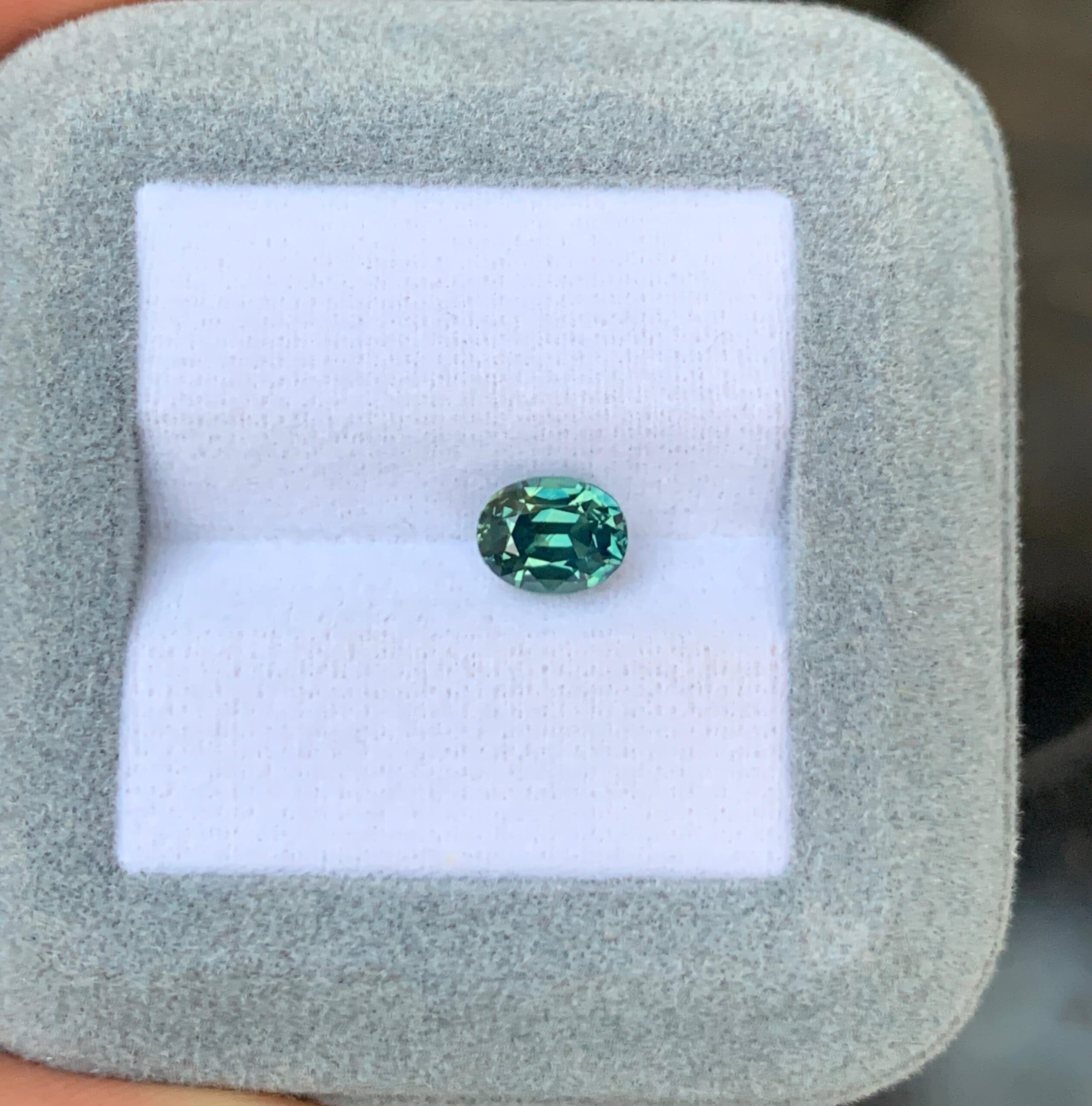 Teal-Saphir Oval 1,63 ct