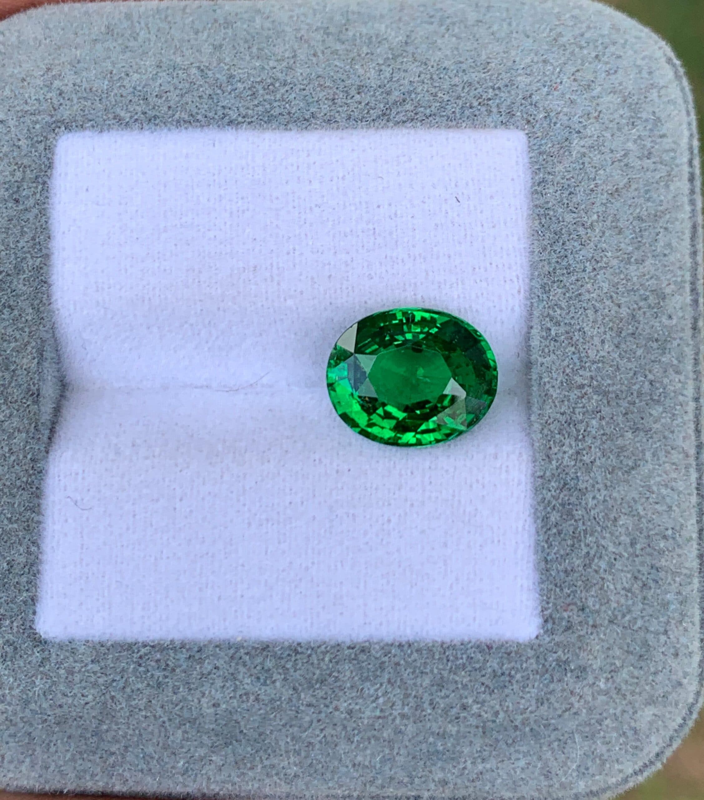 Tsavorite Oval 3.83ct