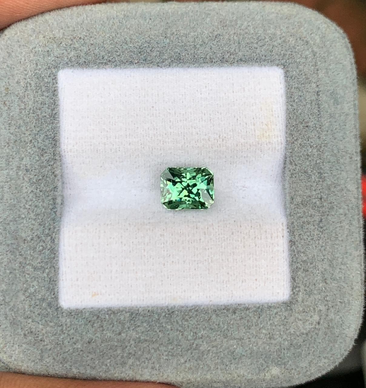 Grüner Saphir Radiant 2,20 ct — Madagaskar