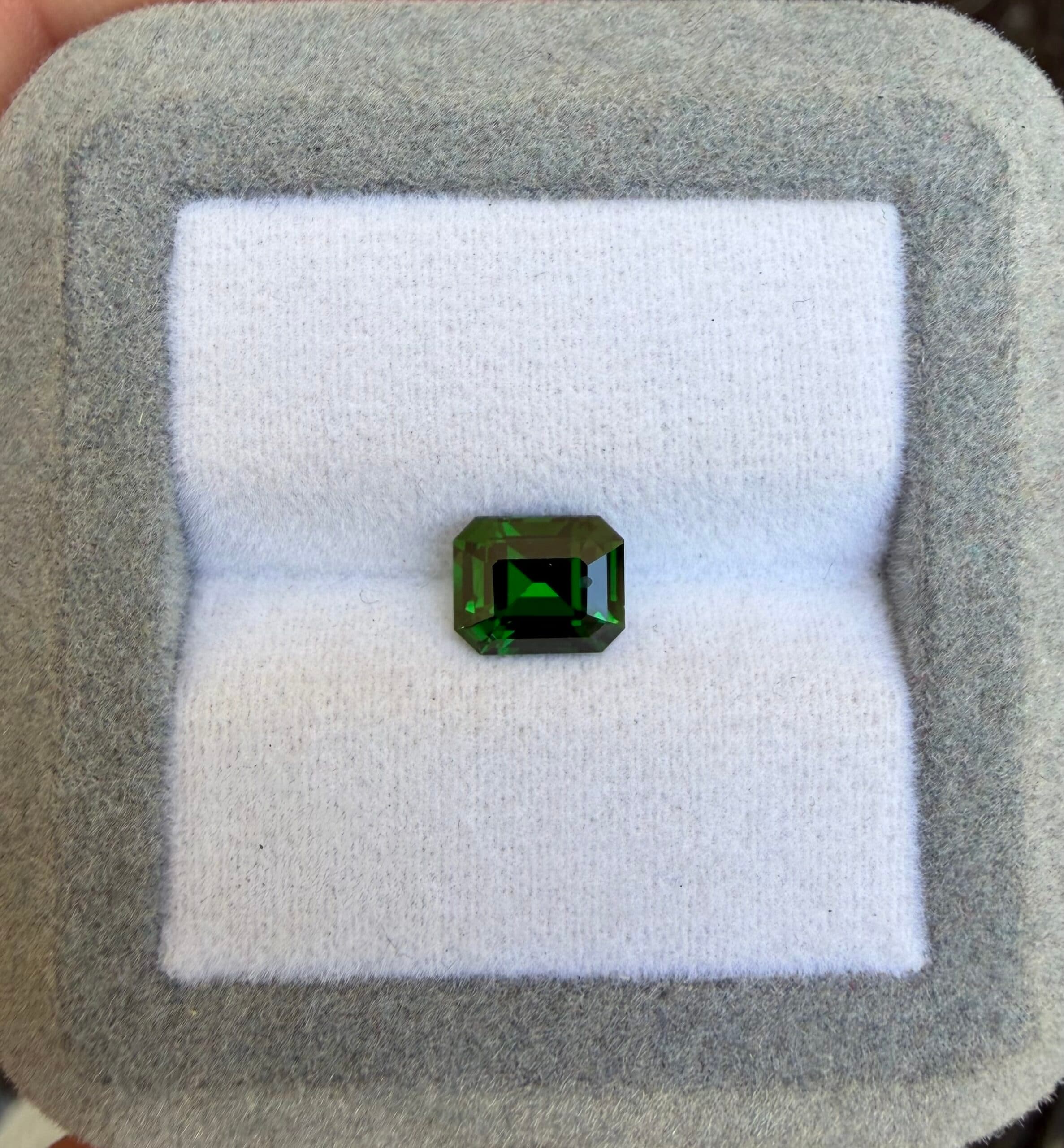 Tsavorite Emerald Cut 1.57ct