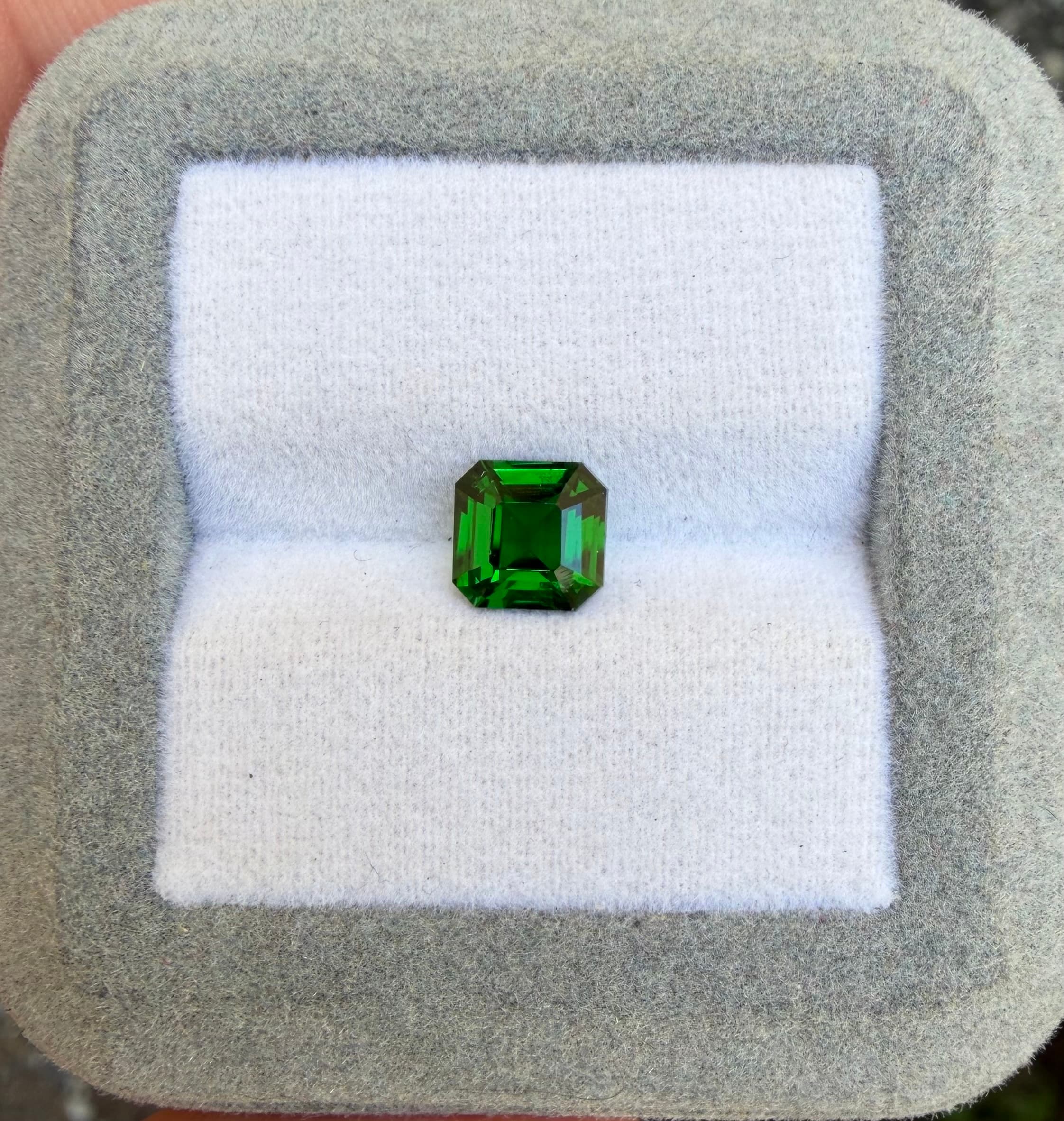 Tsavorite Emerald Cut 1.54ct