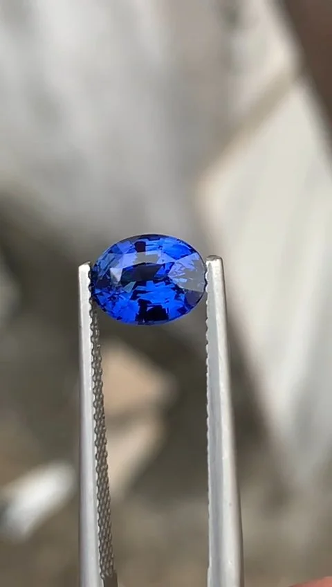 Blauer Saphir Oval 1,62 ct