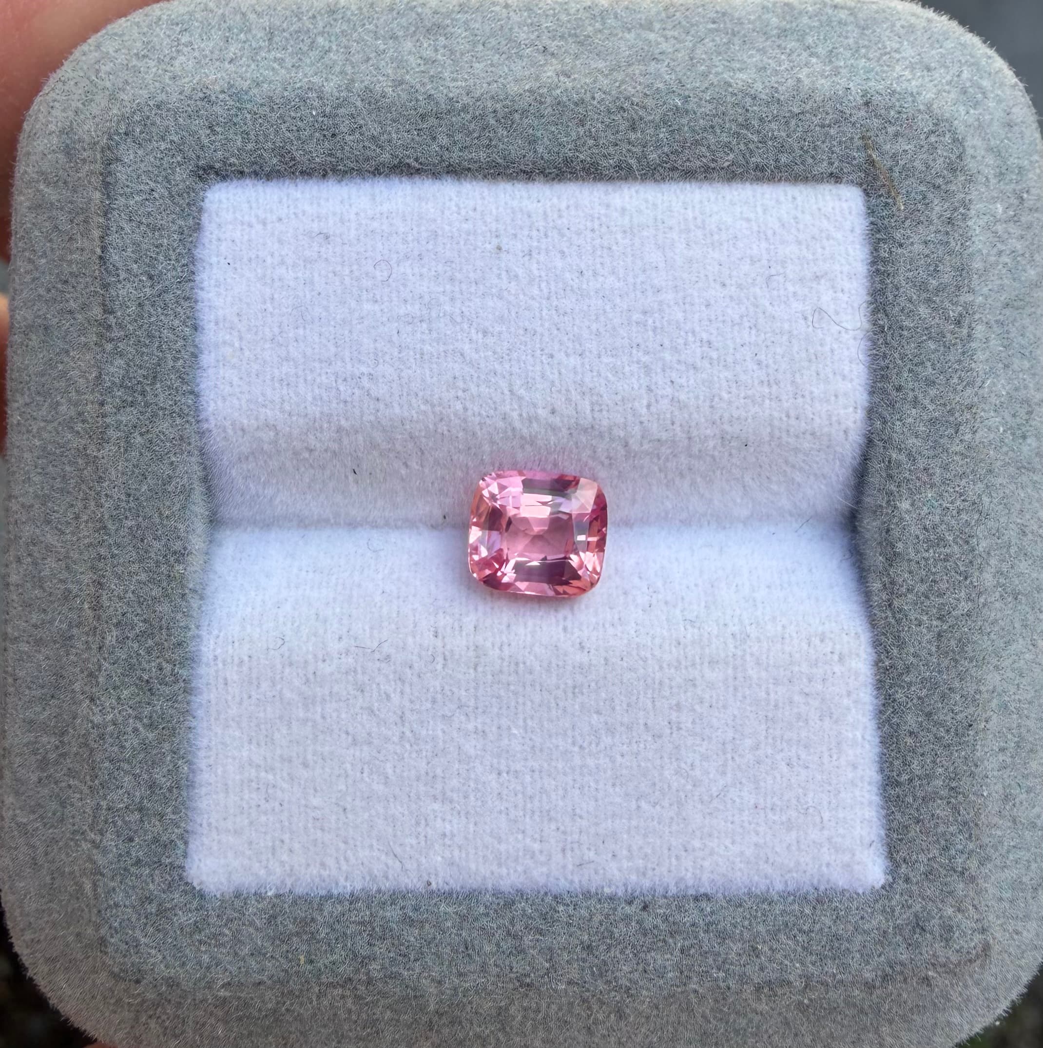 Saphir Padparadscha Coussin de 1,53ct — Sri Lanka image 3