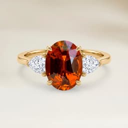 Anel com Ombros em Pedra Oval de 3,27ct