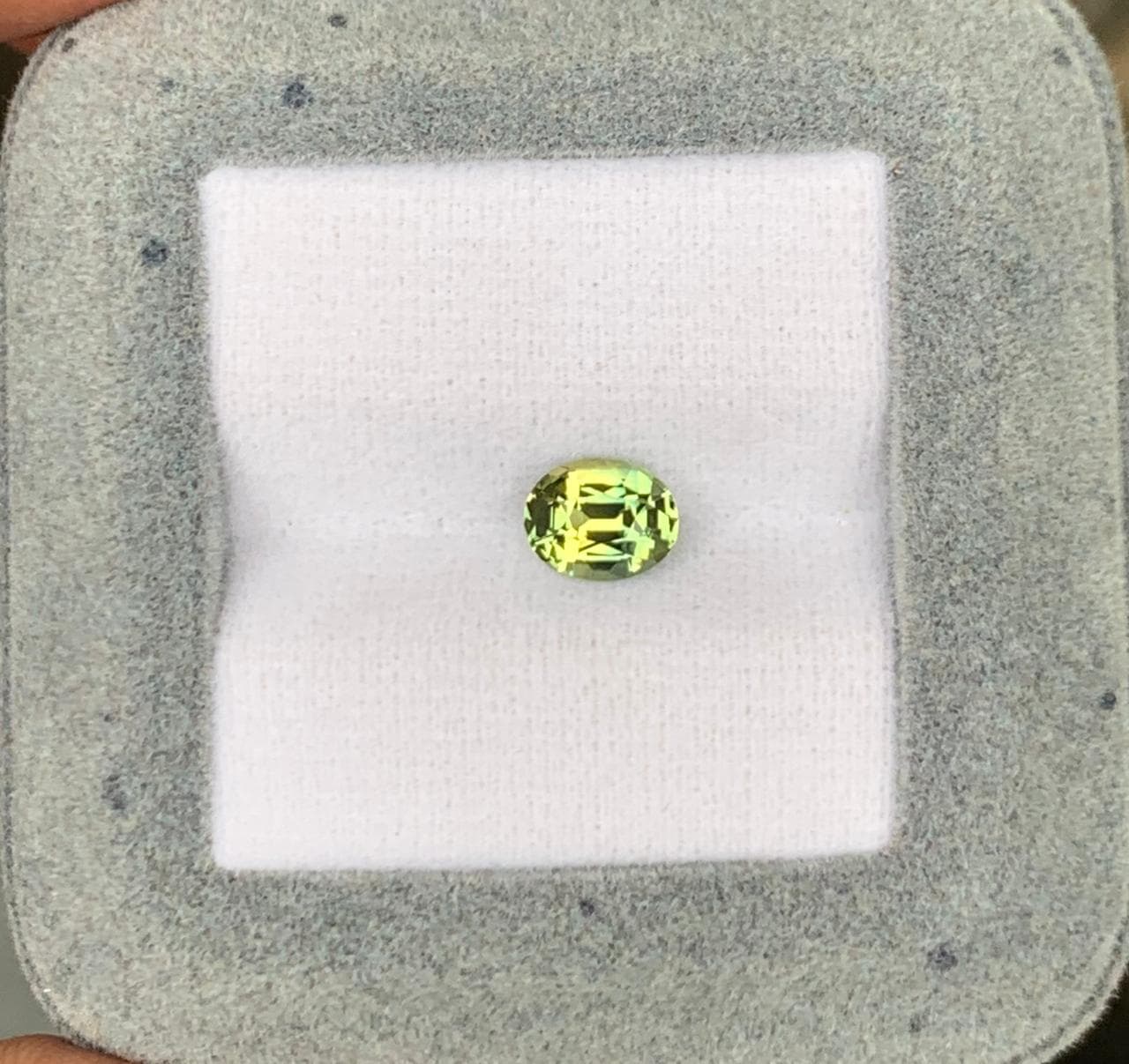 Saphir Vert Ovale de 1,28ct