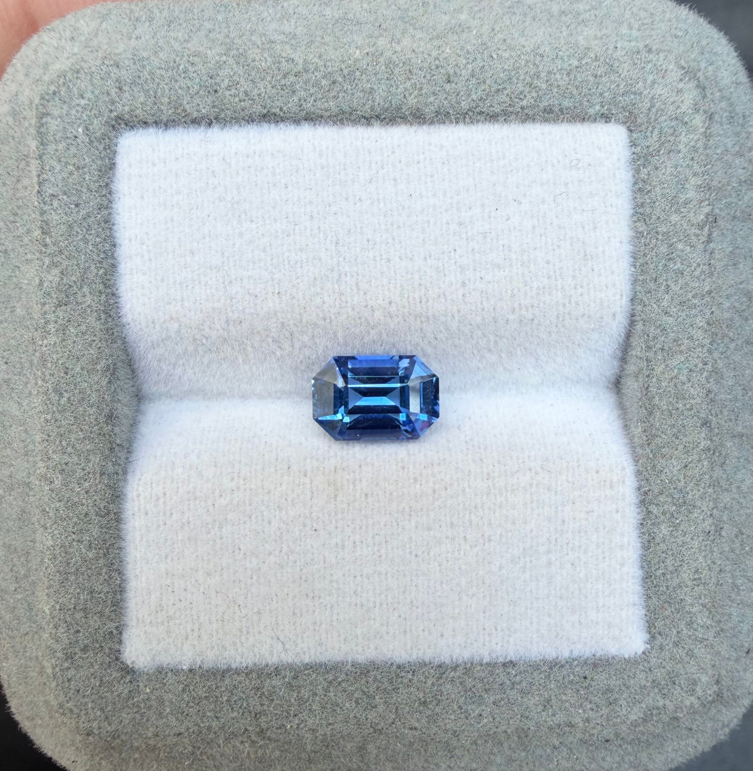 Saphir Bleu Rectangle de 1,60ct