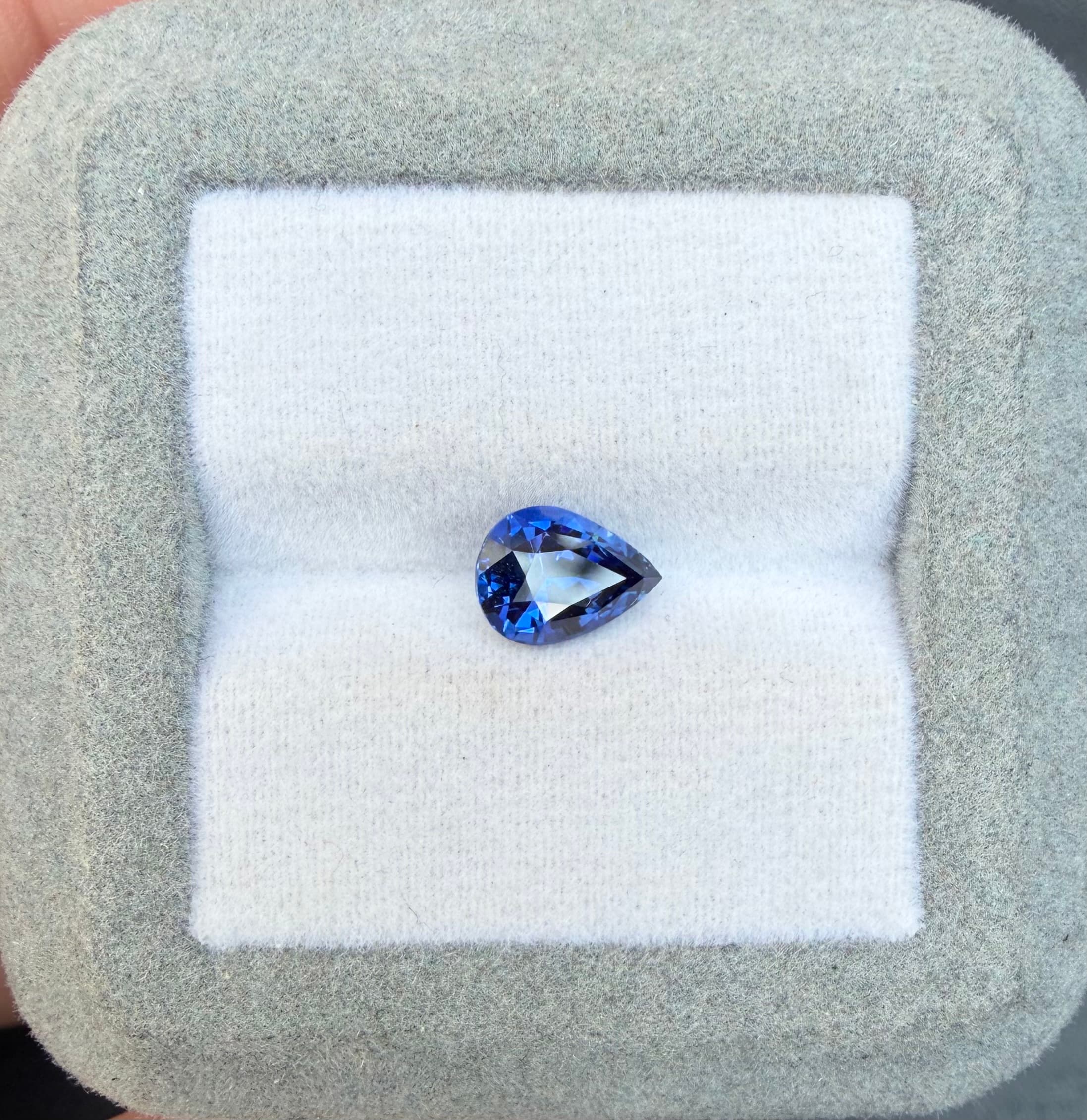 Zaffiro Blu a Pera da 1,77ct