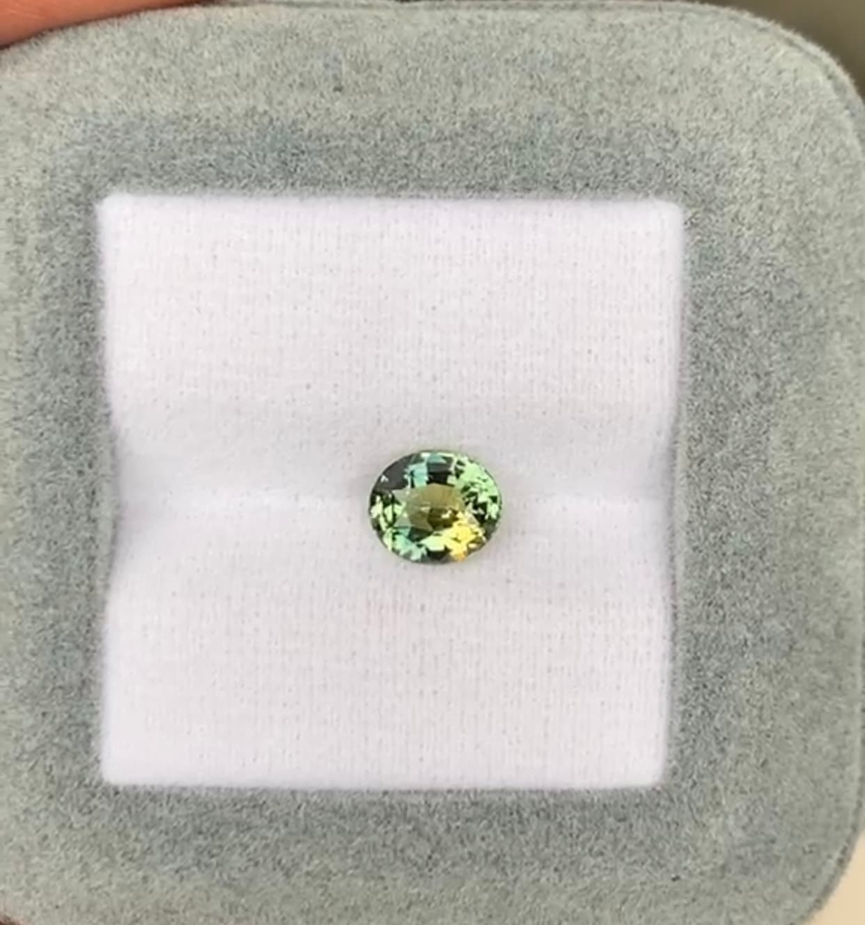 Saphir Teal Ovale de 1,54ct