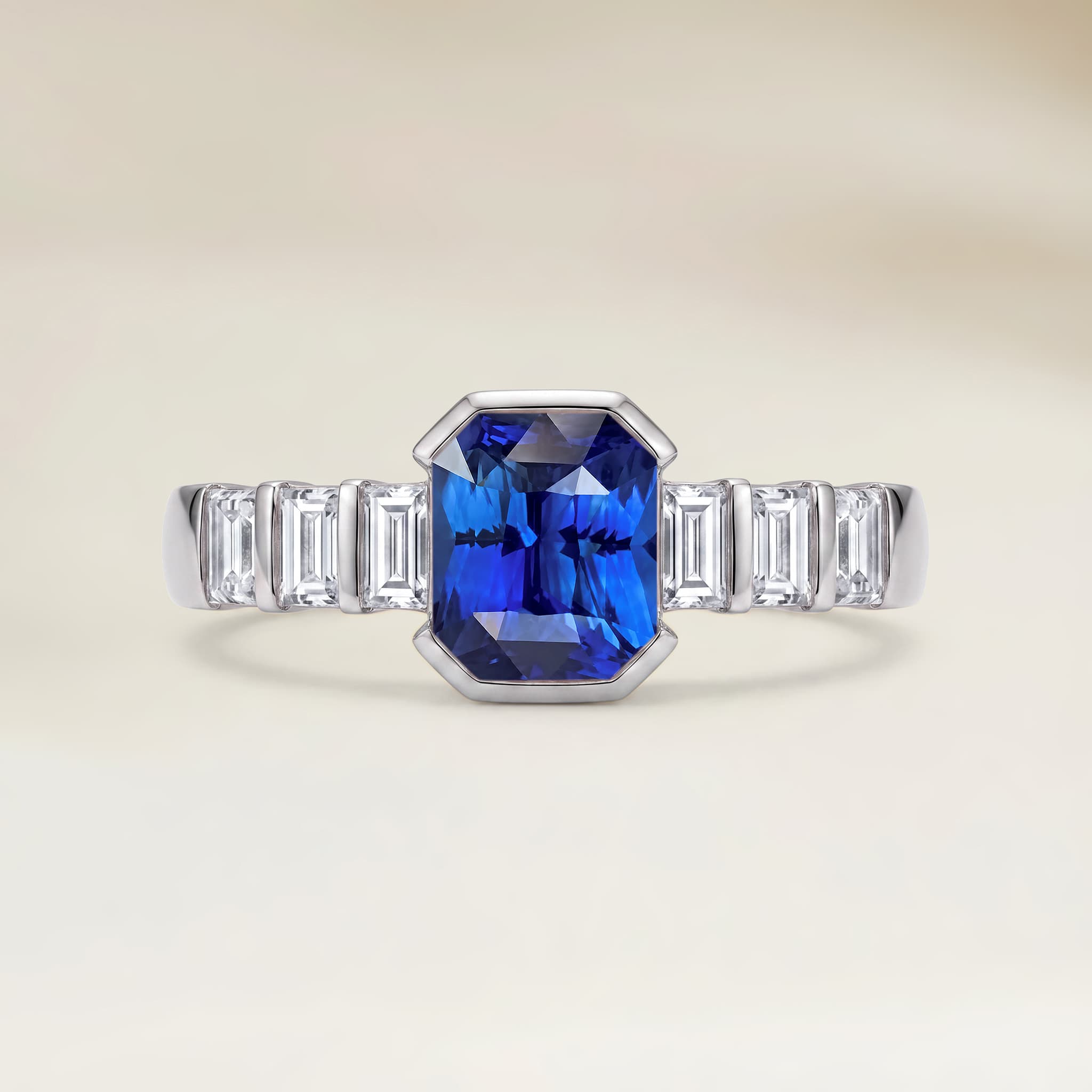 Bague Moderne Saphir Bleu Radiant de 2,55ct