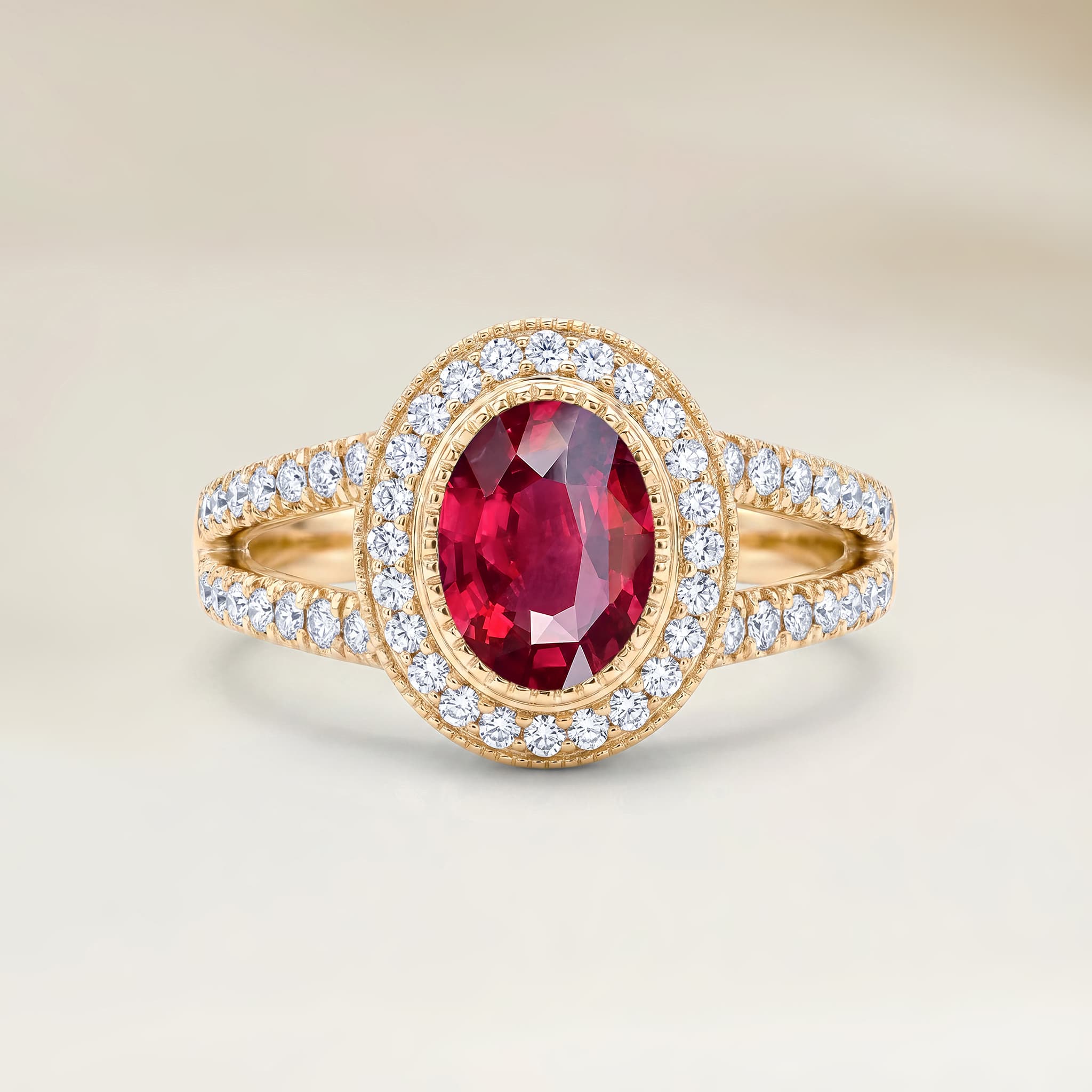Bague Vintage Rubis du Mozambique Ovale de 2,14ct