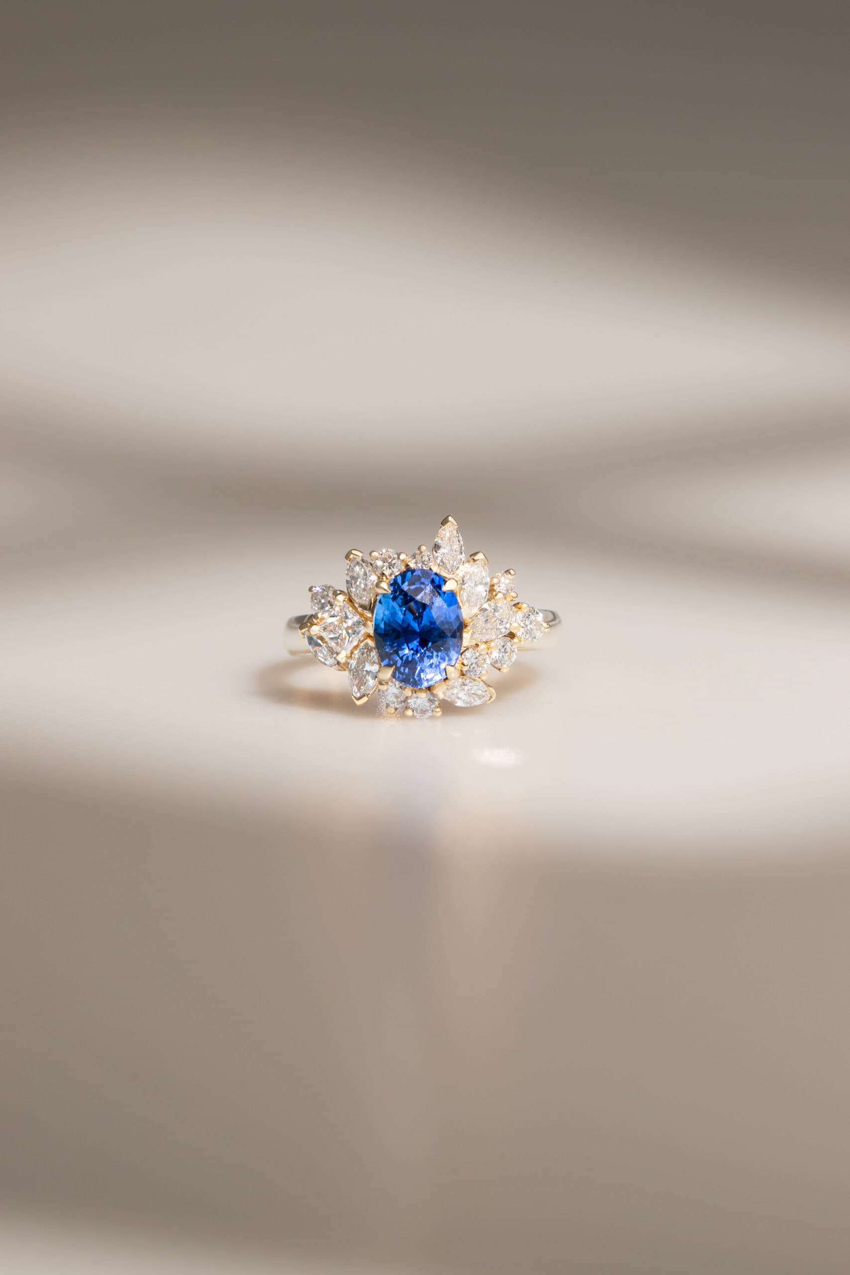 bague florale diamant et saphir bleu or jaune