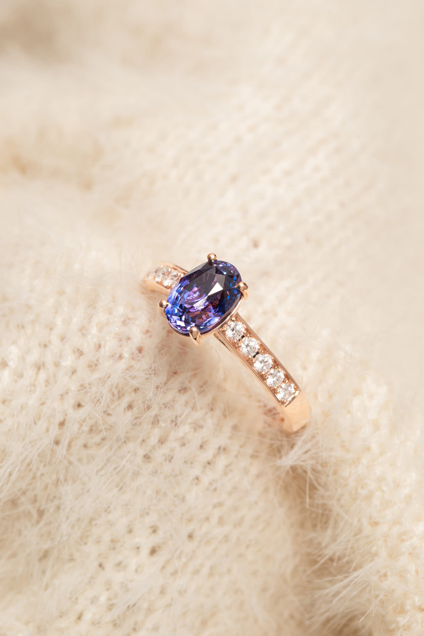 bague de fiancailles saphir violet 253ct