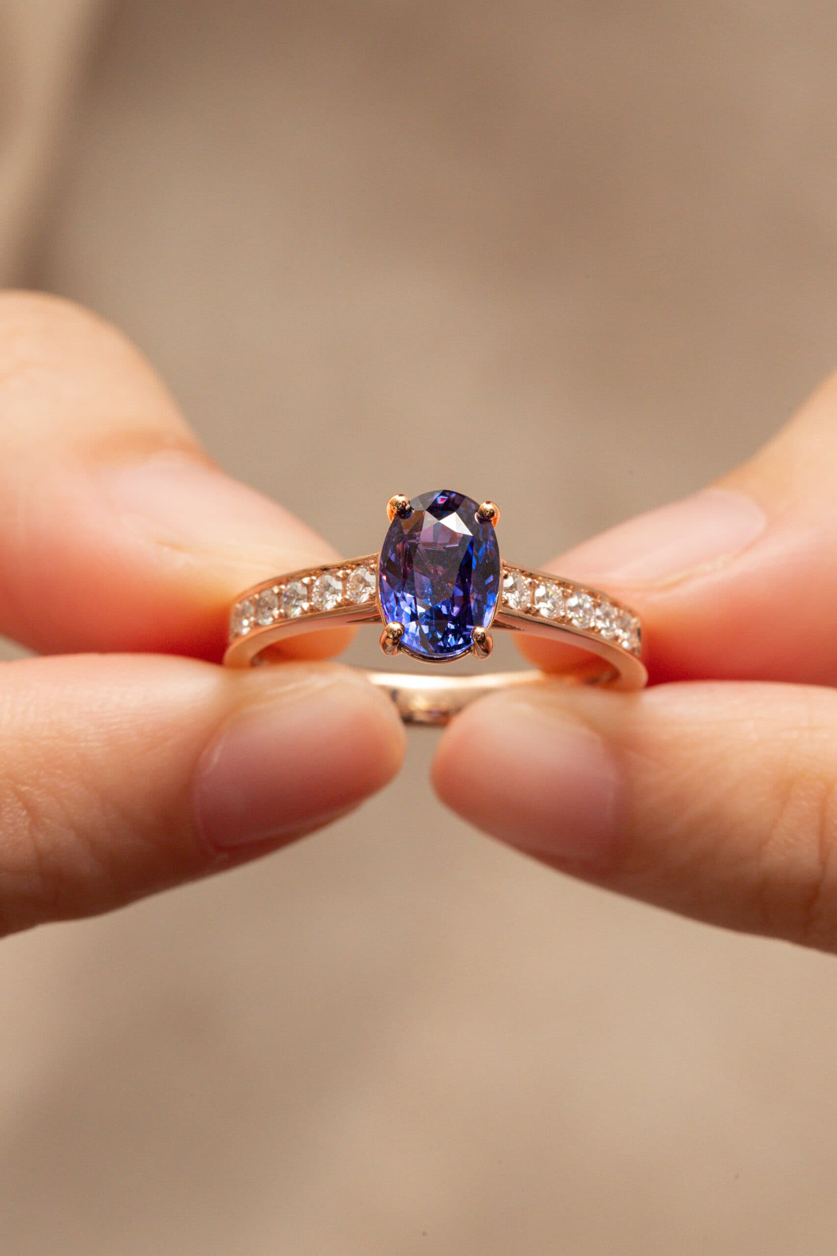 bague de fiancailles saphir violet 253ct