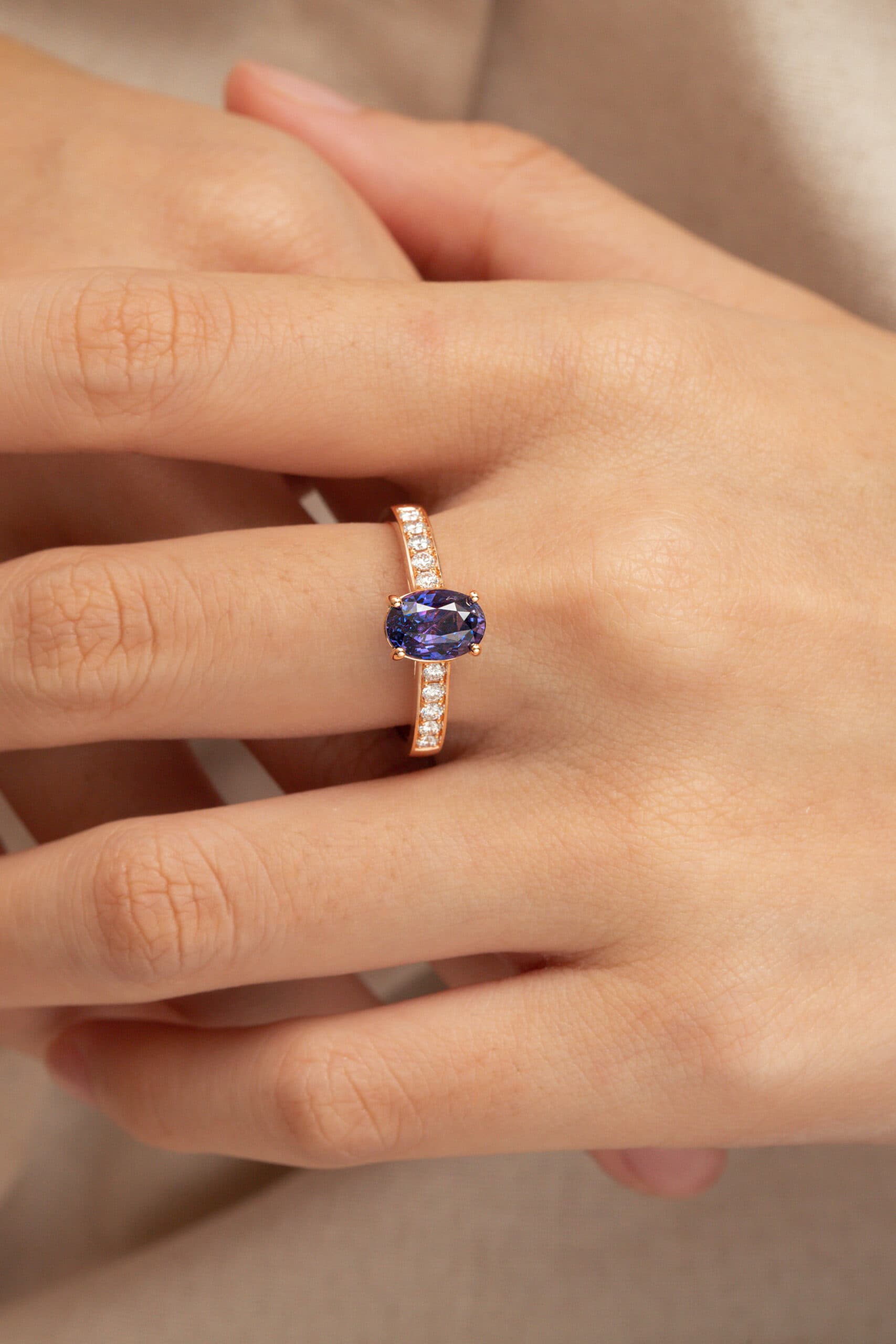bague de fiancailles saphir violet 253ct