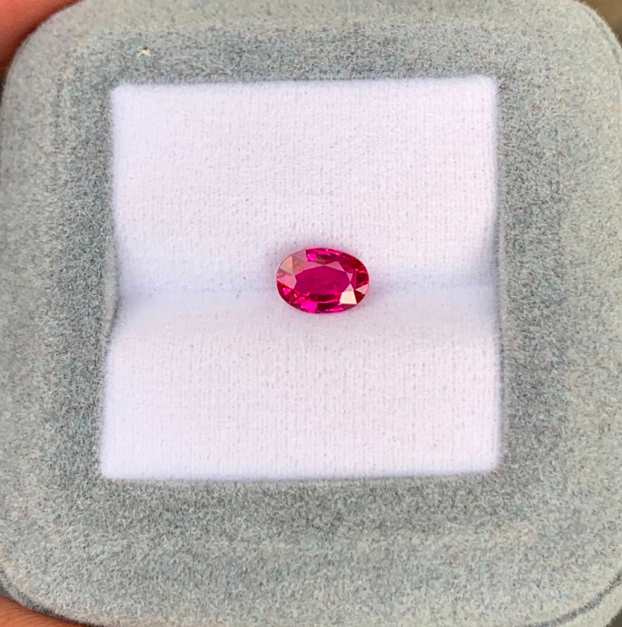 Rubino del Mozambico Ovale da 1,03 ct