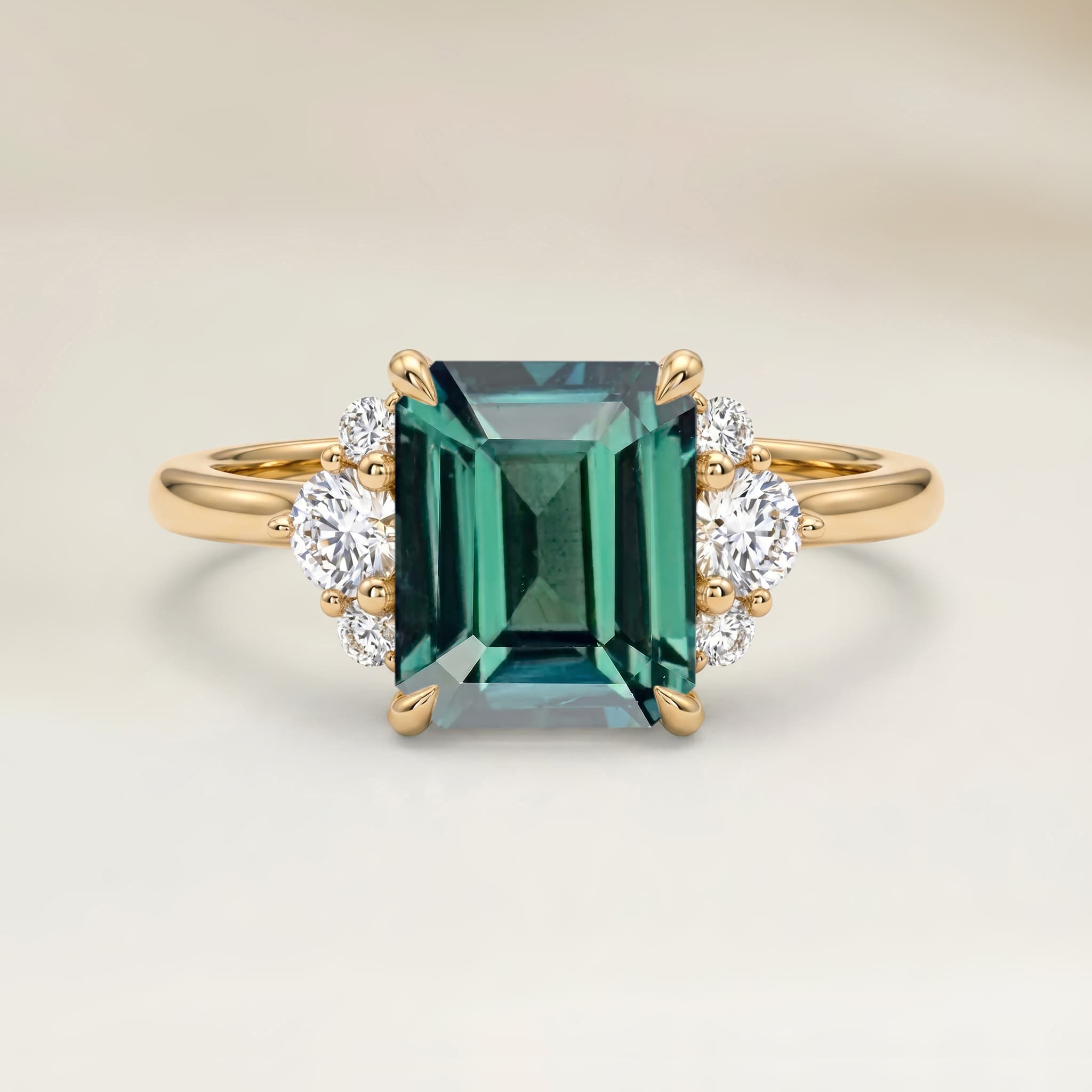 Bague Epaulé Saphir Vert Rectangle de 1,94ct