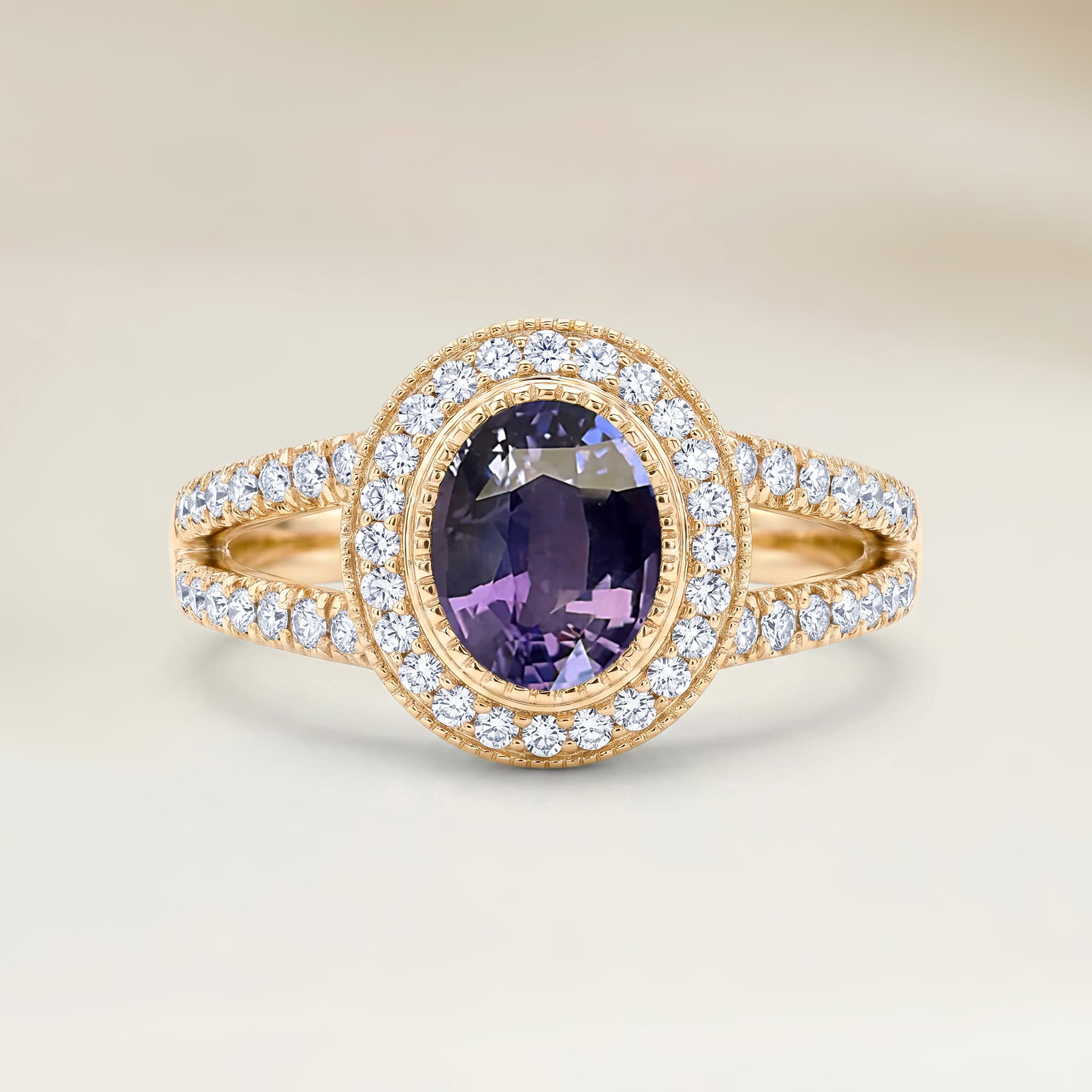 Bague Vintage Saphir Violet Ovale de 1,51ct — Or Jaune 18k - vue principale