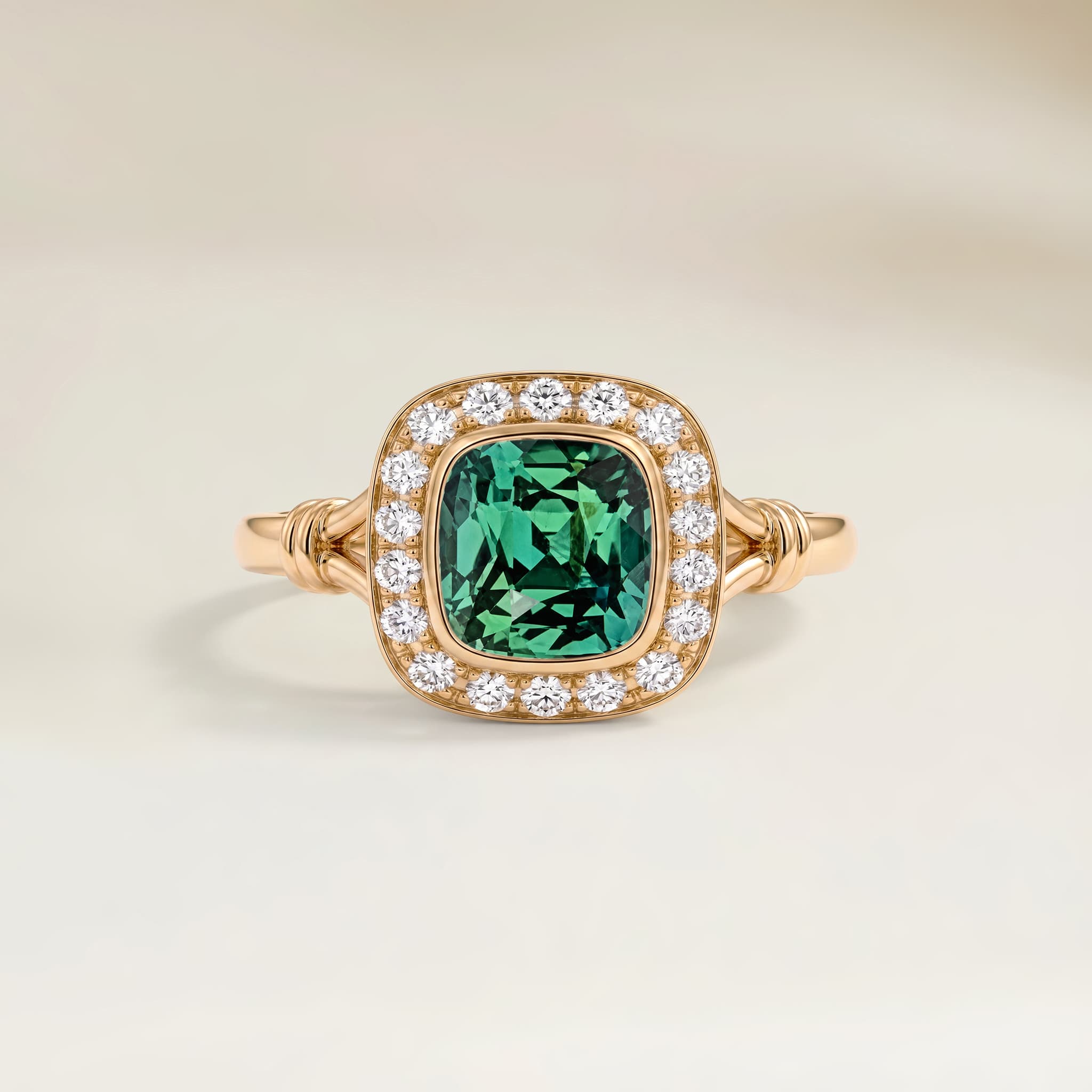 Bague Art Deco Saphir Vert Coussin de 1,20ct