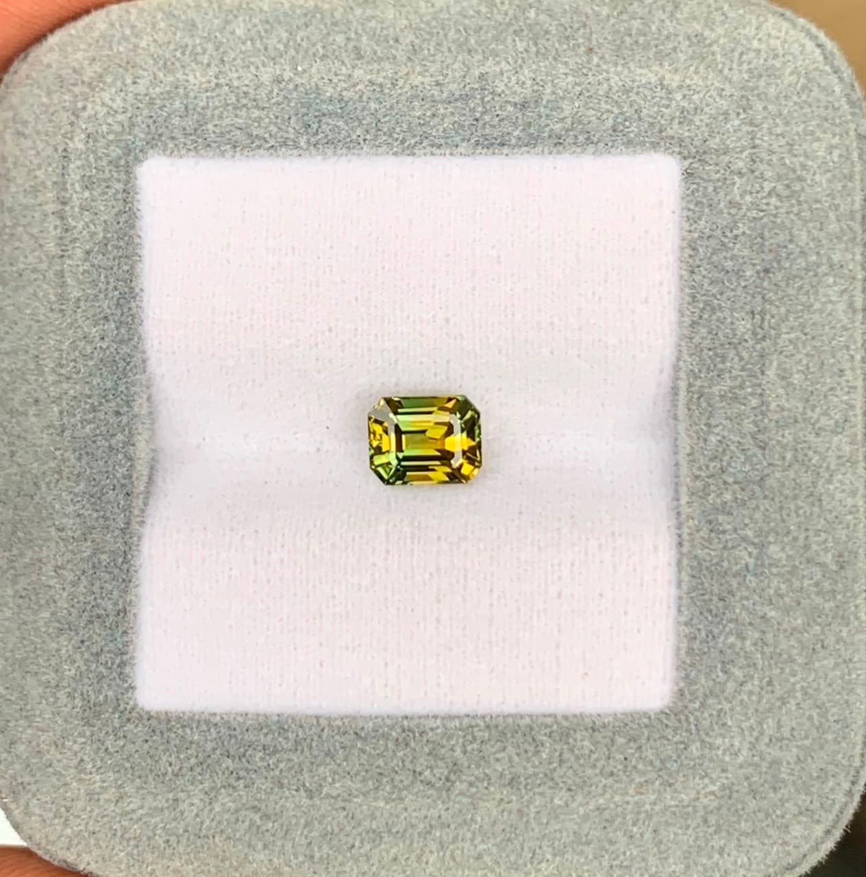 1.41 ct Bi-Color Rectangle Sapphire