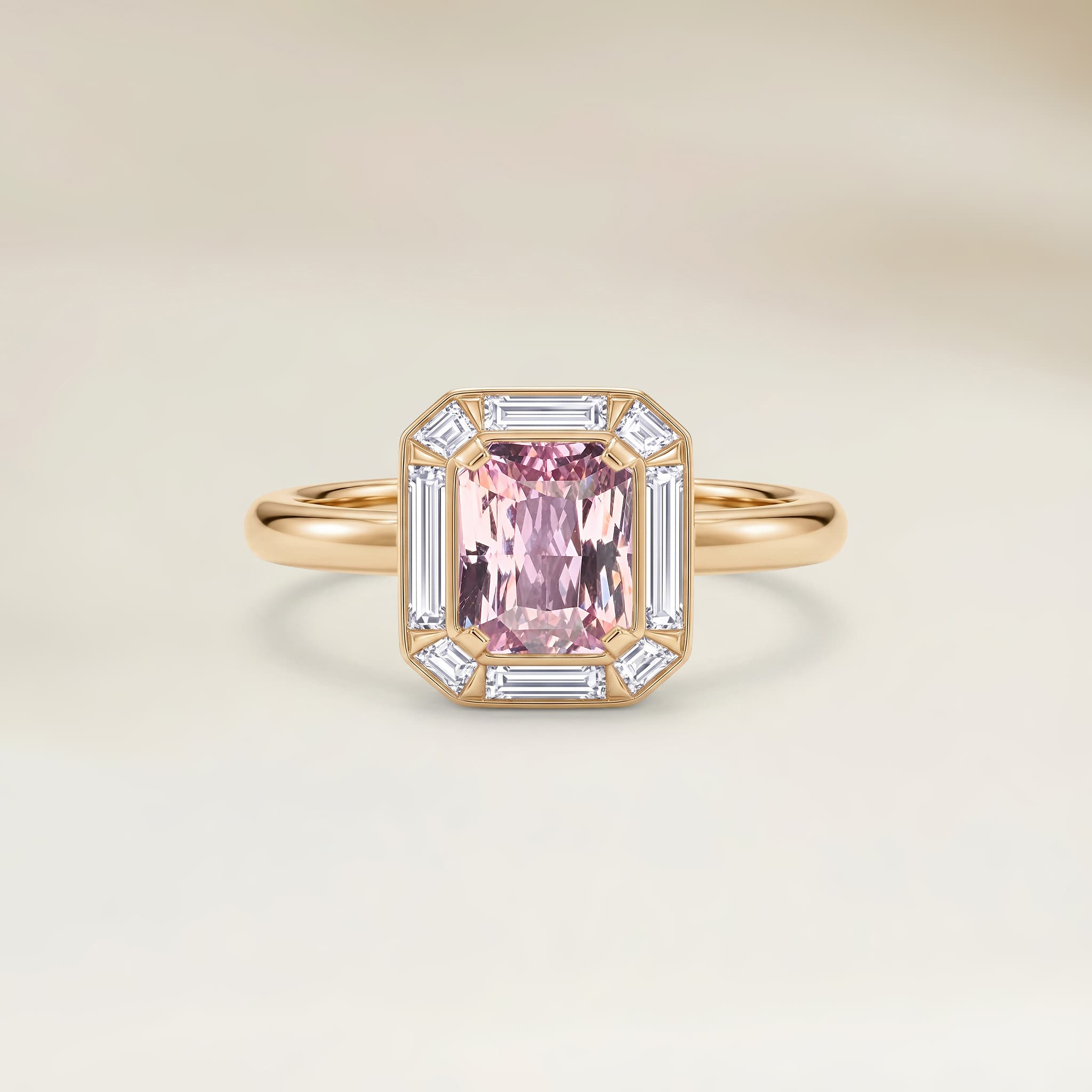 Bague Art Deco Saphir Pêche Rectangle de 1,09ct et diamants