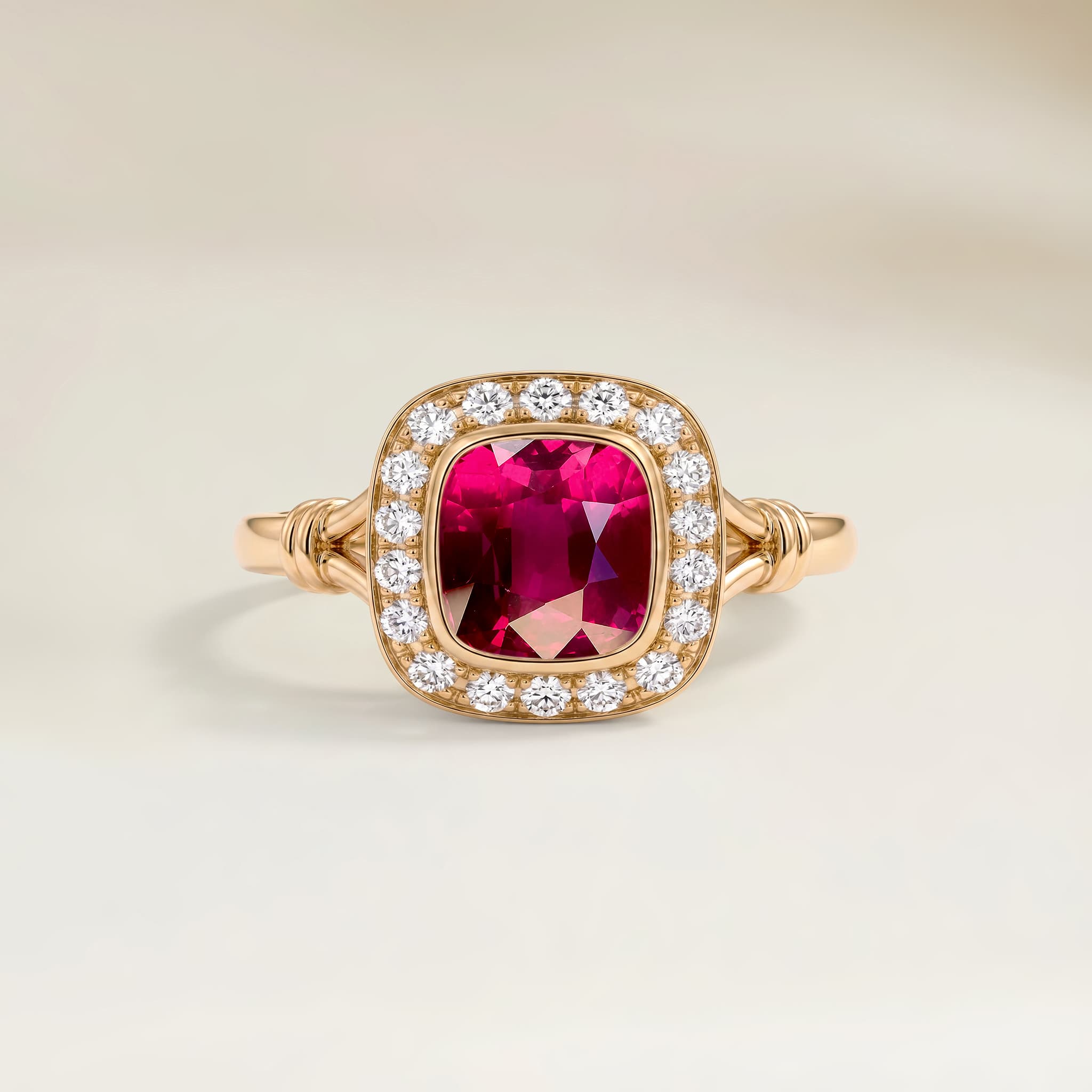 Bague Art Deco Saphir Hot Pink Coussin de 3,02ct