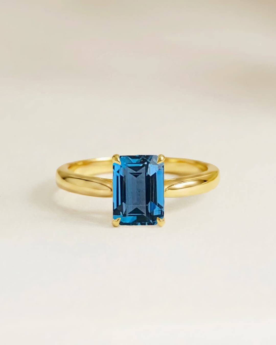 bague montée en solitaire