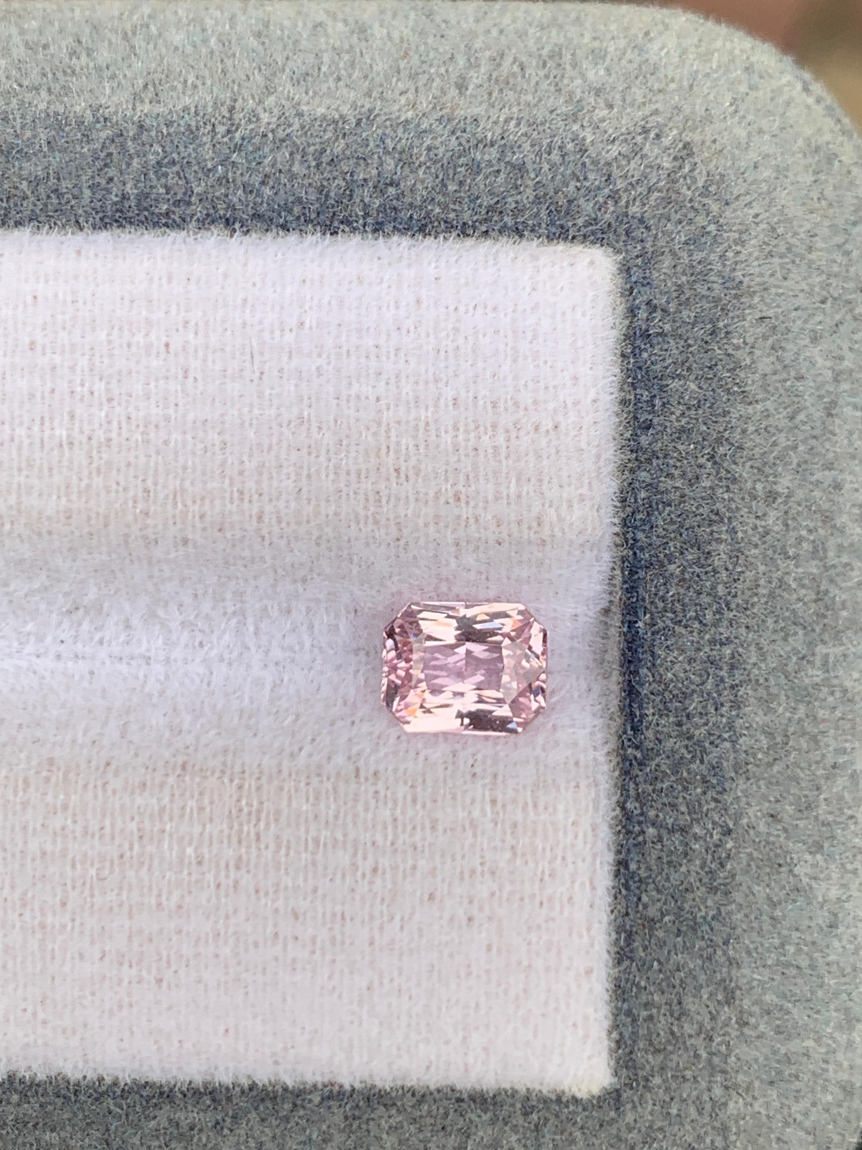 exemple — saphir pêche 1,09 ct