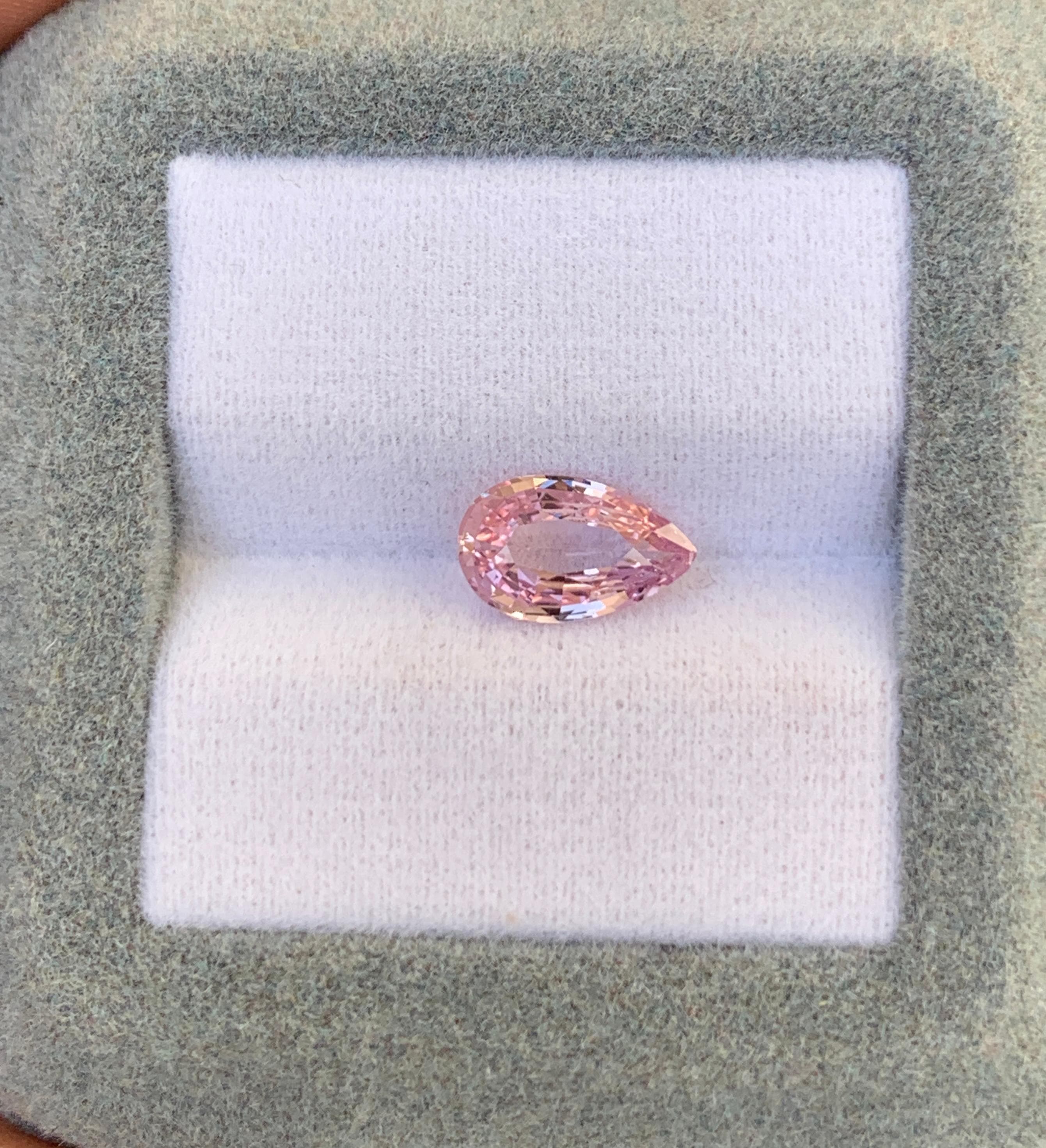 étude — padparadscha poire 1,48 ct