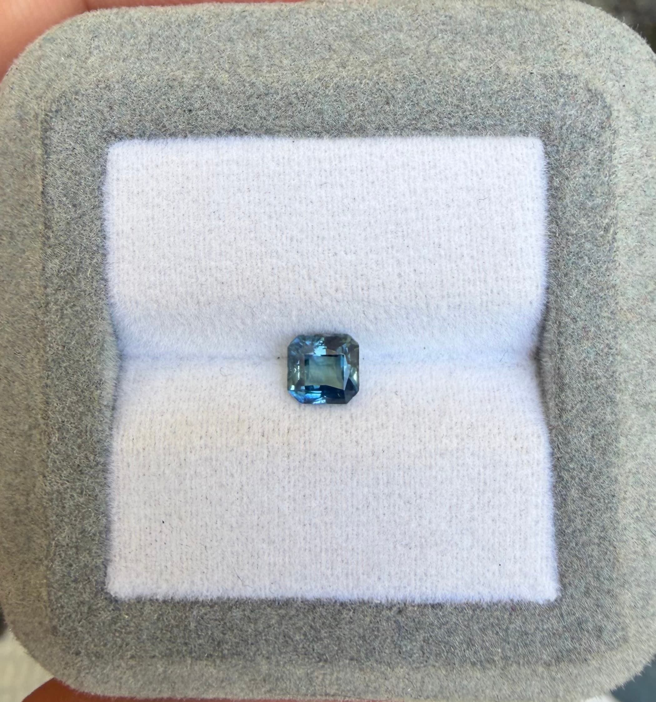 spinelle bleu 1,8 ct