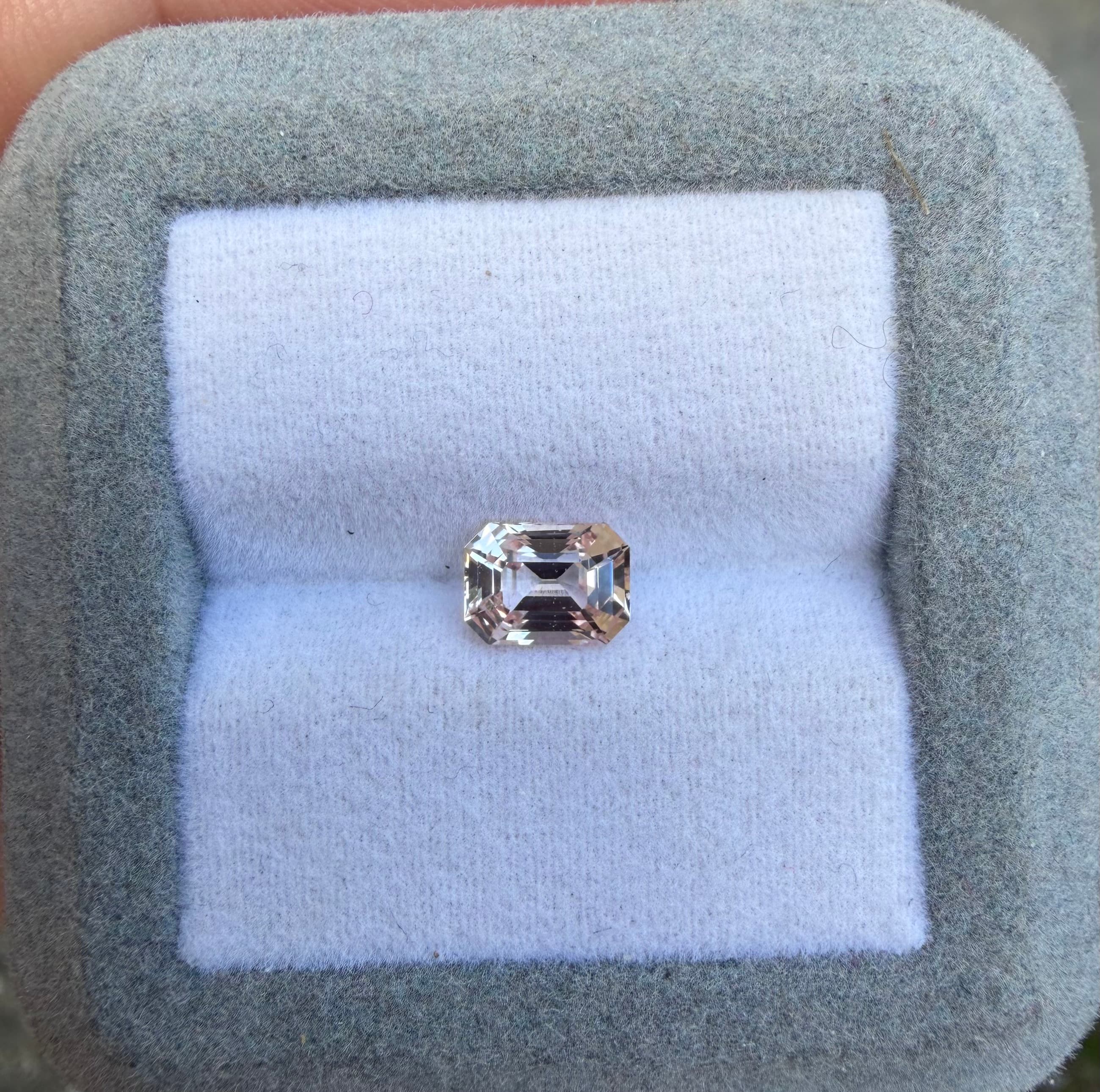 exemple — saphir pêche 1,52 ct