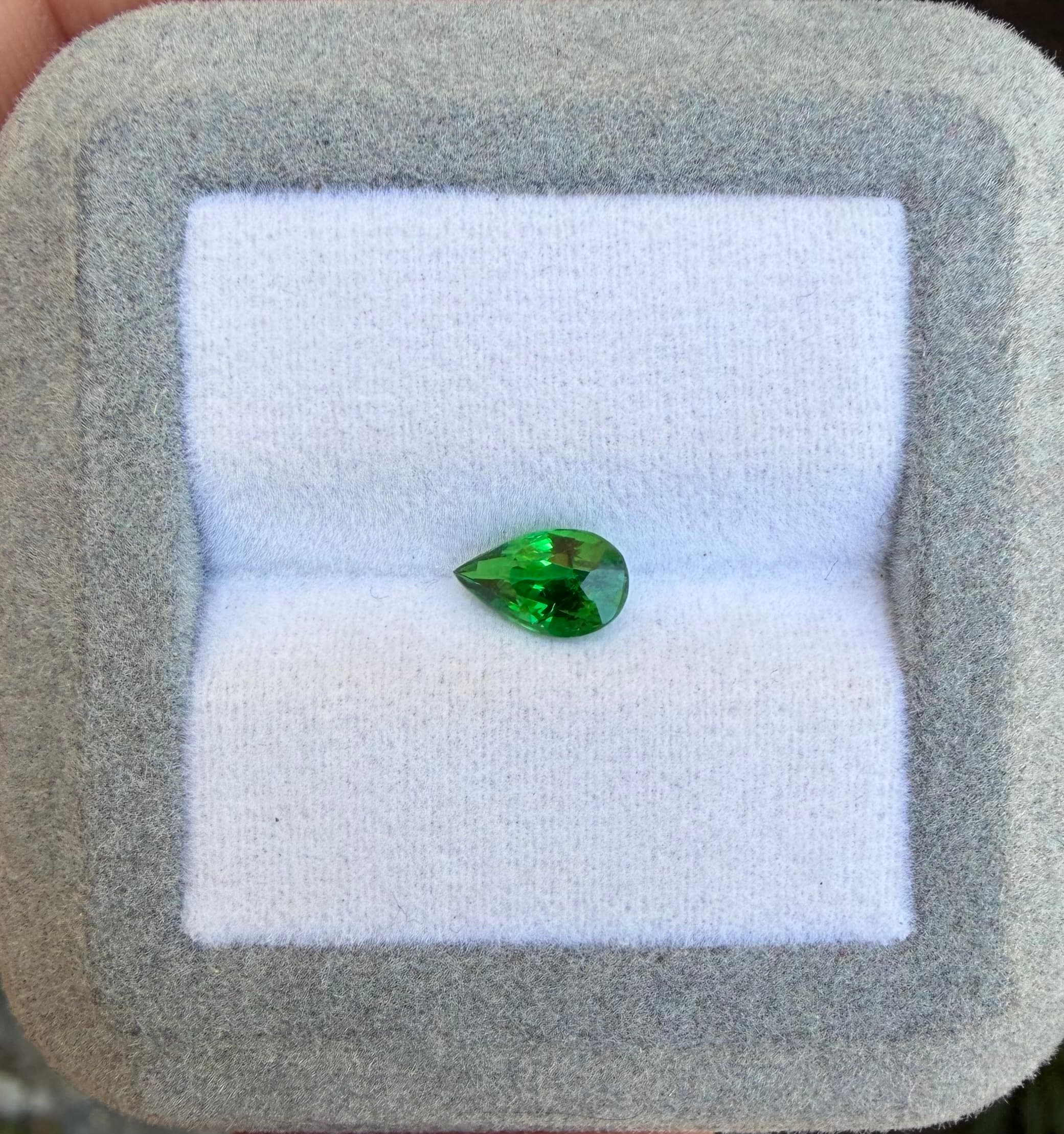 exemple — tsavorite 1,03 ct